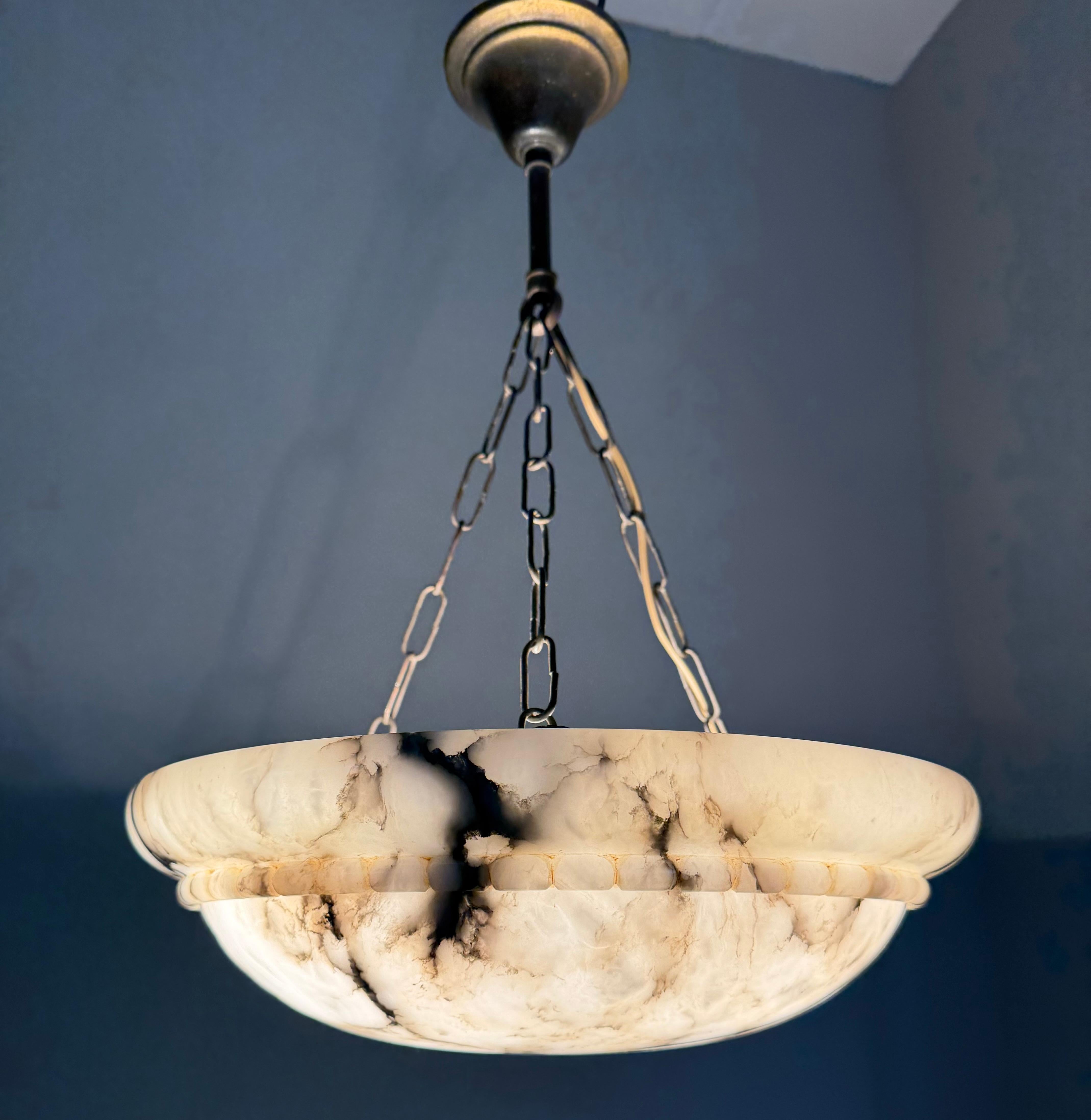 Un objet intemporel : Lampe suspendue en albâtre antique en parfait état. en vente 7