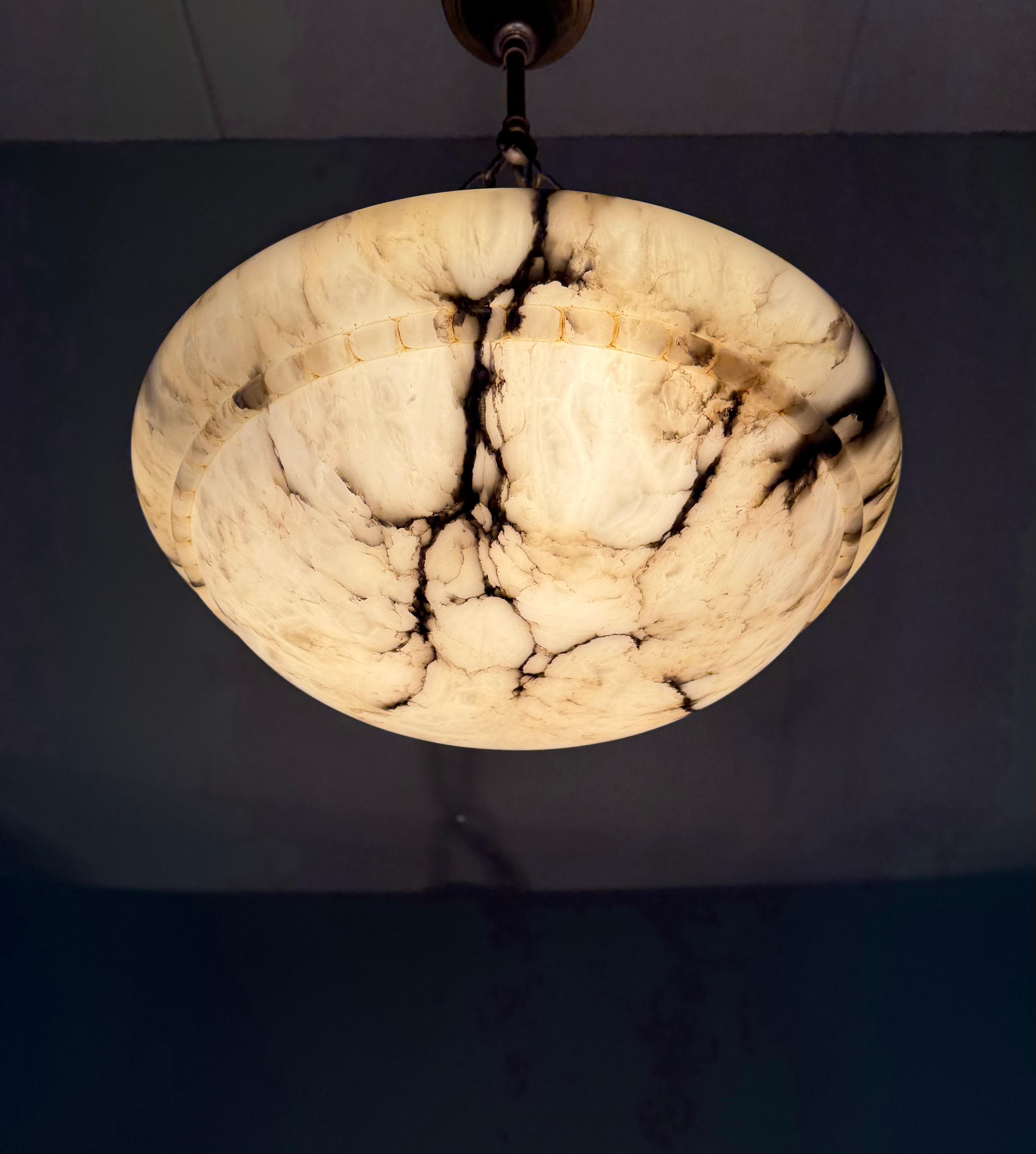 Un objet intemporel : Lampe suspendue en albâtre antique en parfait état. en vente 8