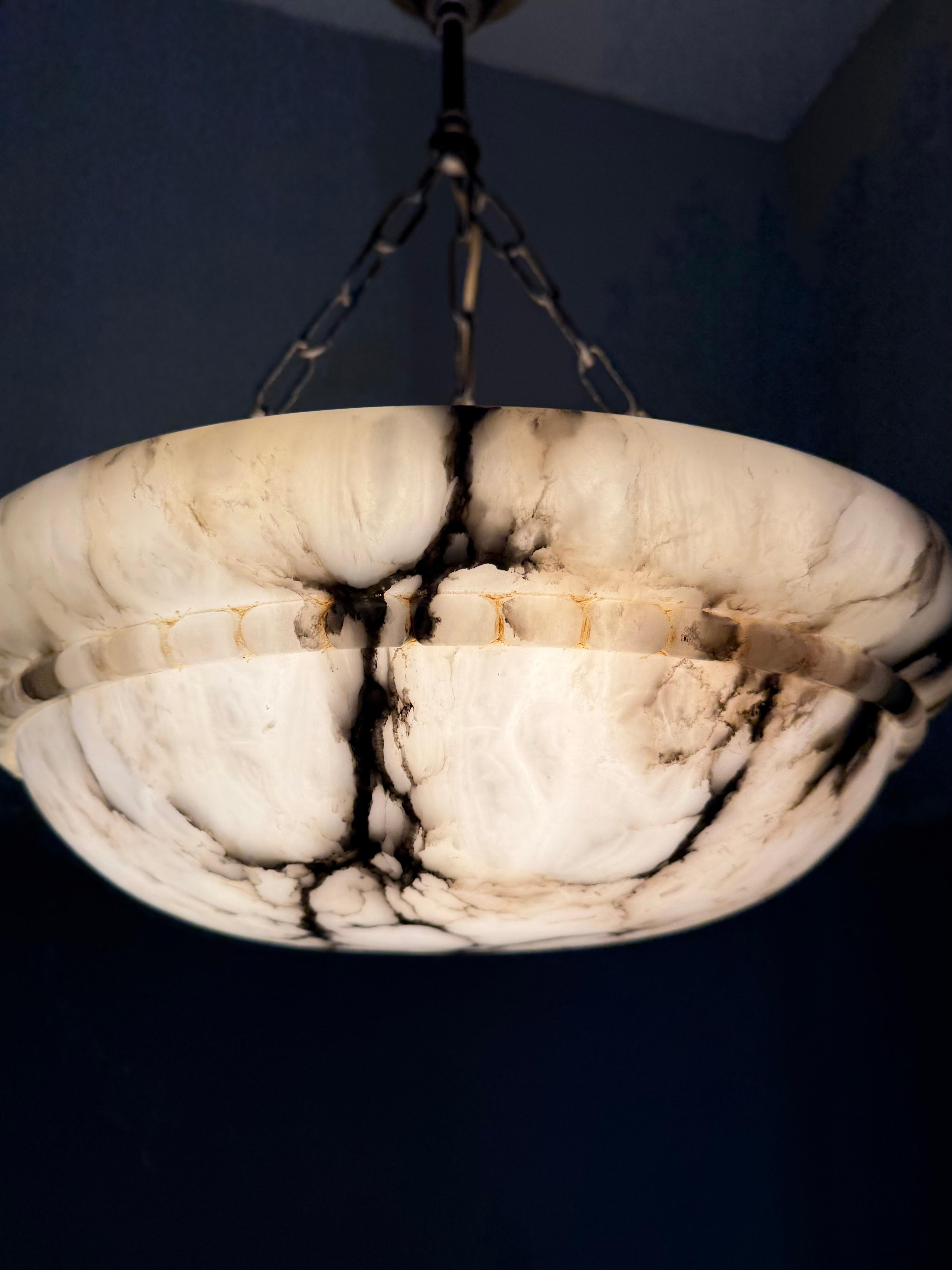 Un objet intemporel : Lampe suspendue en albâtre antique en parfait état. en vente 10