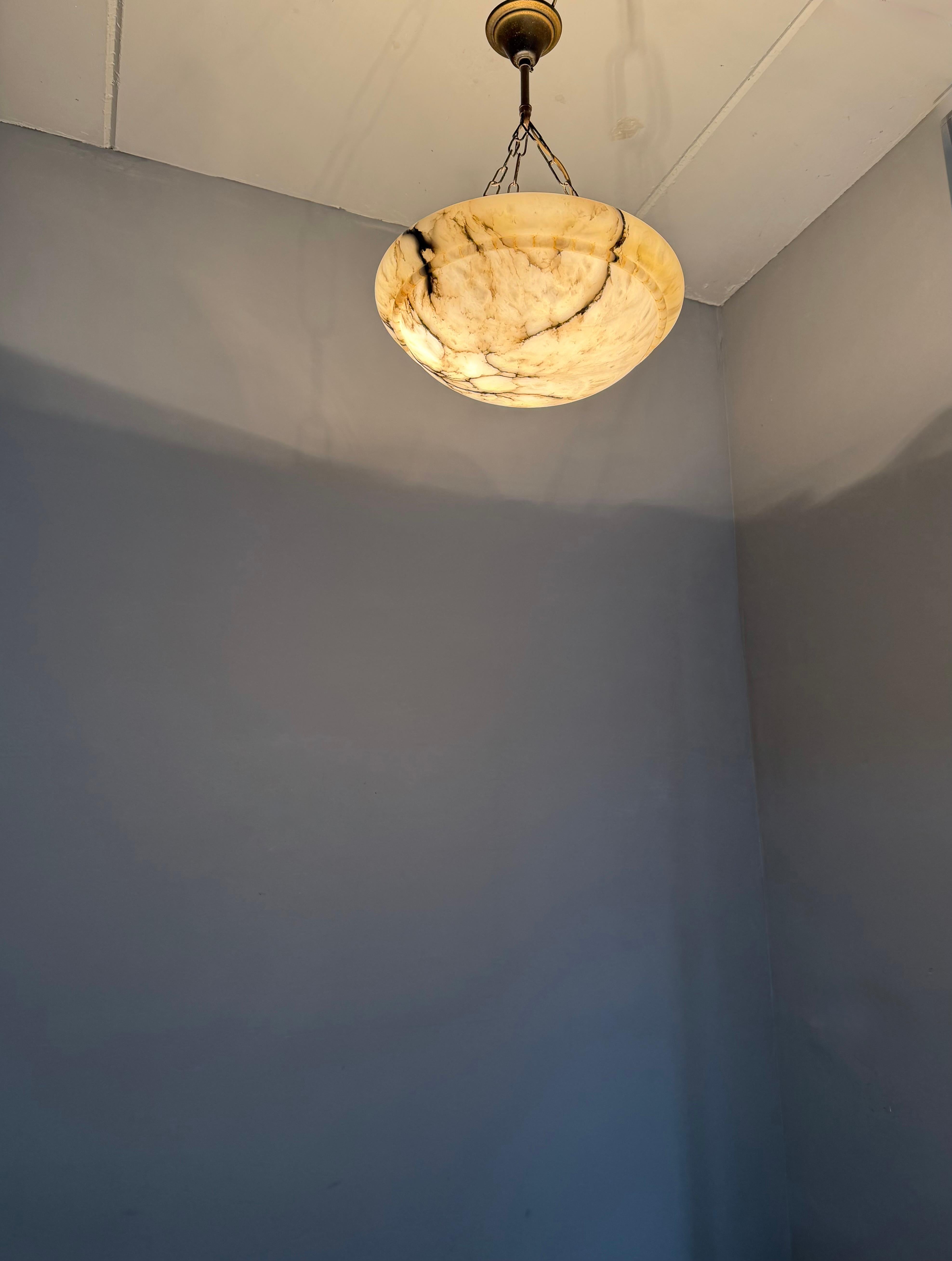 Un objet intemporel : Lampe suspendue en albâtre antique en parfait état. en vente 11