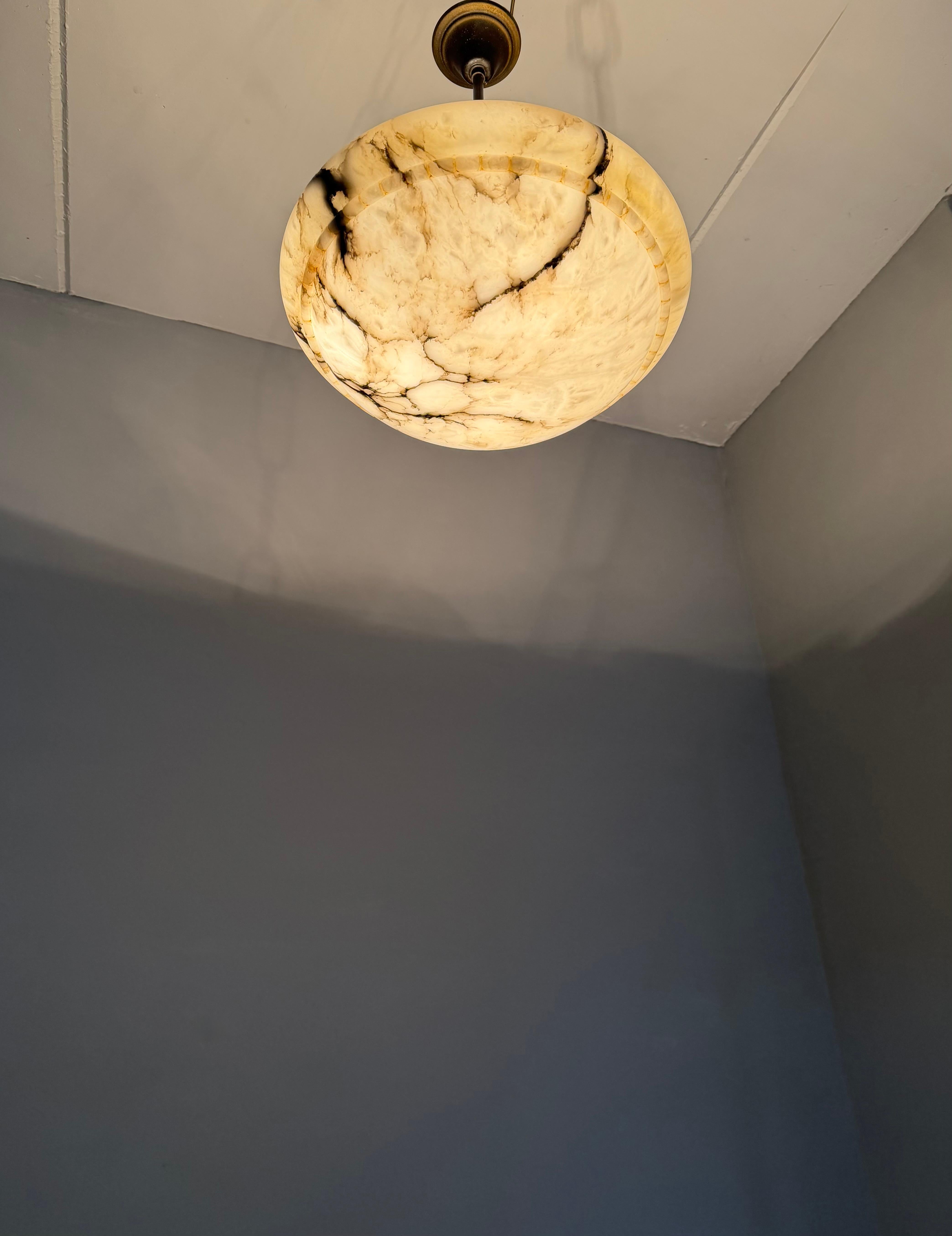 Un objet intemporel : Lampe suspendue en albâtre antique en parfait état. en vente 12
