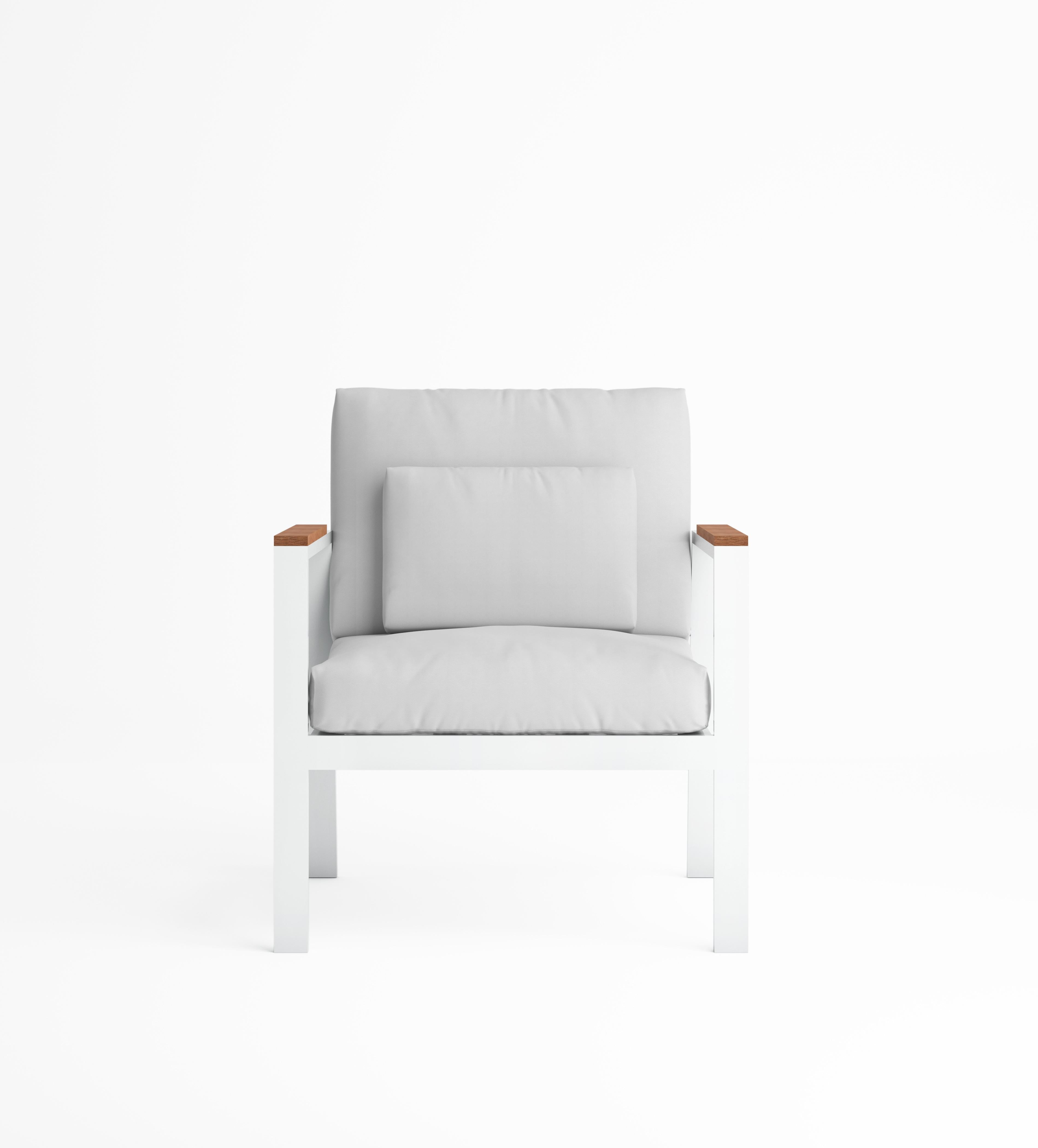 Timeless est la collection de meubles d'extérieur inspirée par le langage architectural rationnel du début du 20e siècle, conçu par José A. Gandía-Blasco Canales et Borja García. Son design aux formes discrètes mais de caractère communique