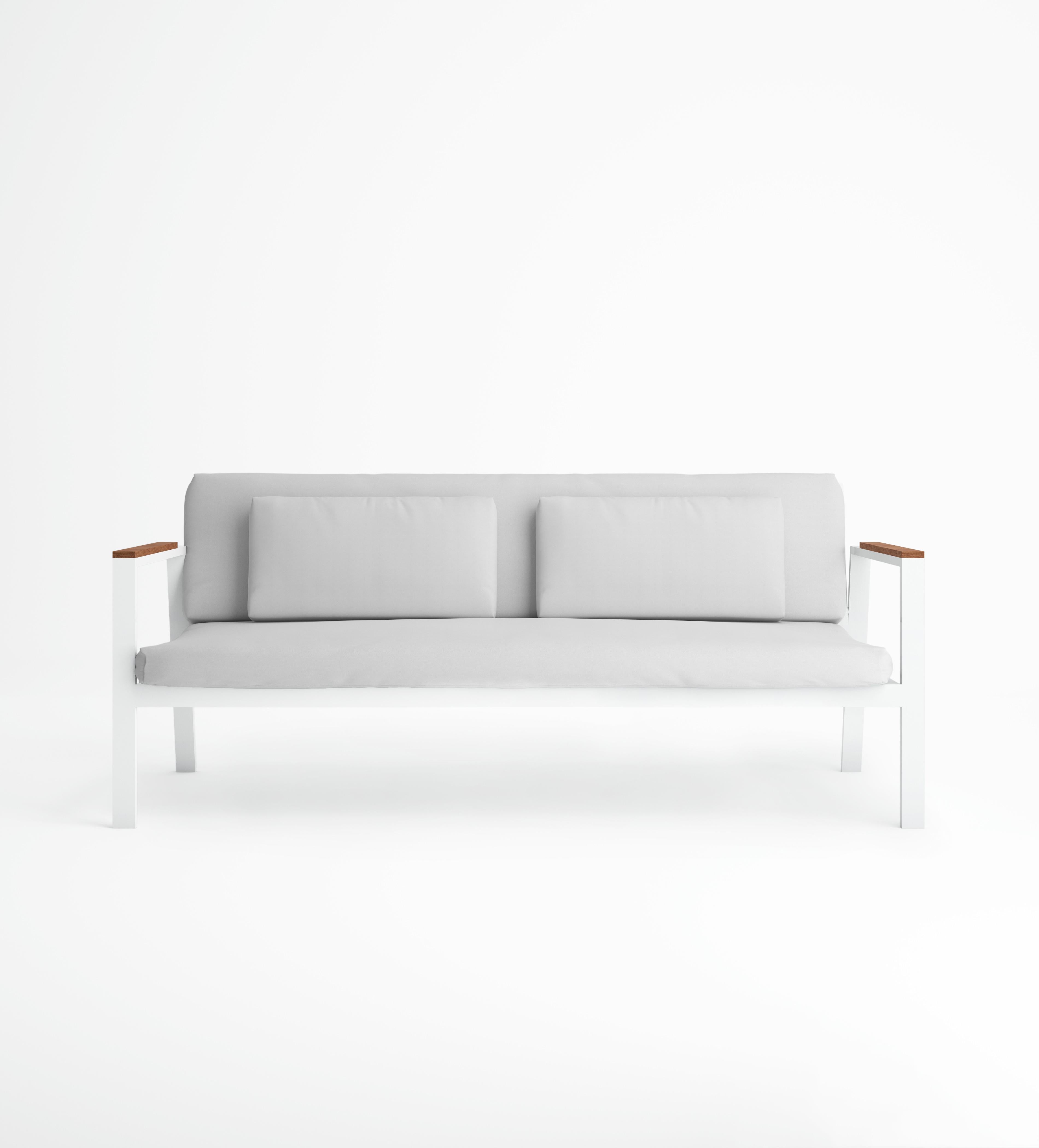 Timeless est la collection de meubles d'extérieur inspirée par le langage architectural rationnel du début du 20e siècle, conçu par José A. Gandía-Blasco Canales et Borja García. Son design aux formes discrètes mais de caractère communique