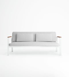 Divano senza tempo in grigio di Borja Garcia e José A. Garcia-Blasco