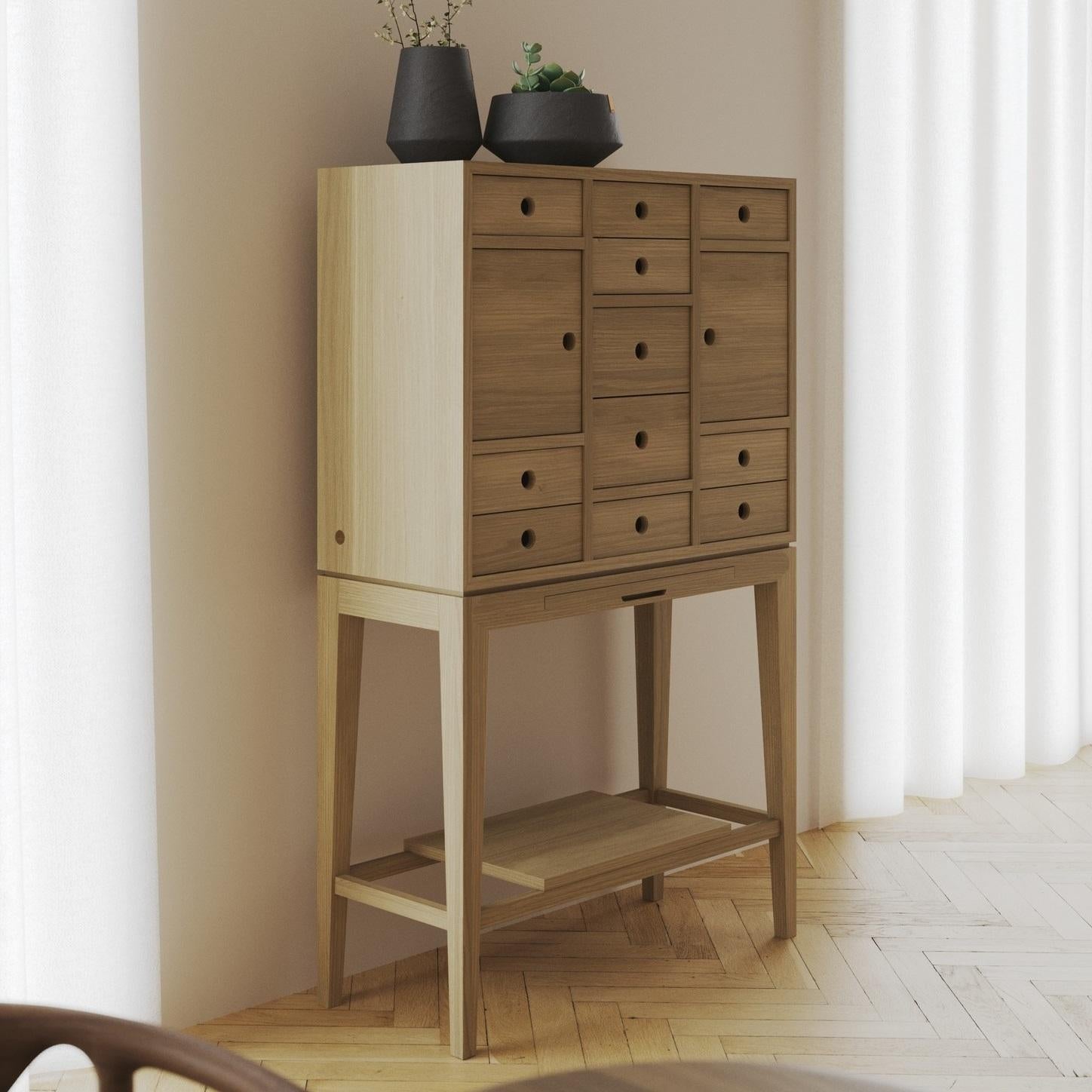 Timeless Solid Oak Cabinet Featuring Practical Storage Space In New Condition For Sale In New York, NY