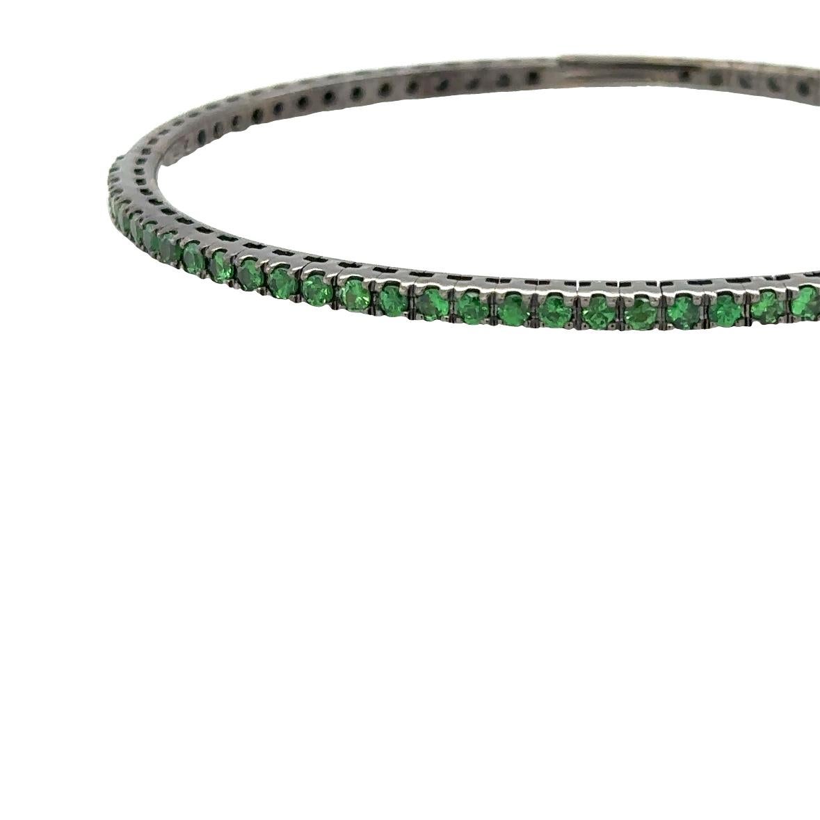 Contemporary TIMELESS Tennis Bracelet in 18K White Gold with Black Rhodium and Green Tsavorit For Sale