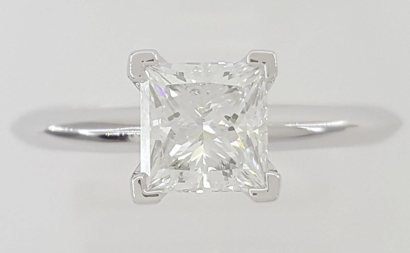 Atemporal Tiffany & Co. Anillo de diamantes solitario talla princesa en venta 1