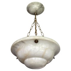 Lustre / pendentif Art Déco Timeless-art et en excellent état en albâtre, laiton et bronze