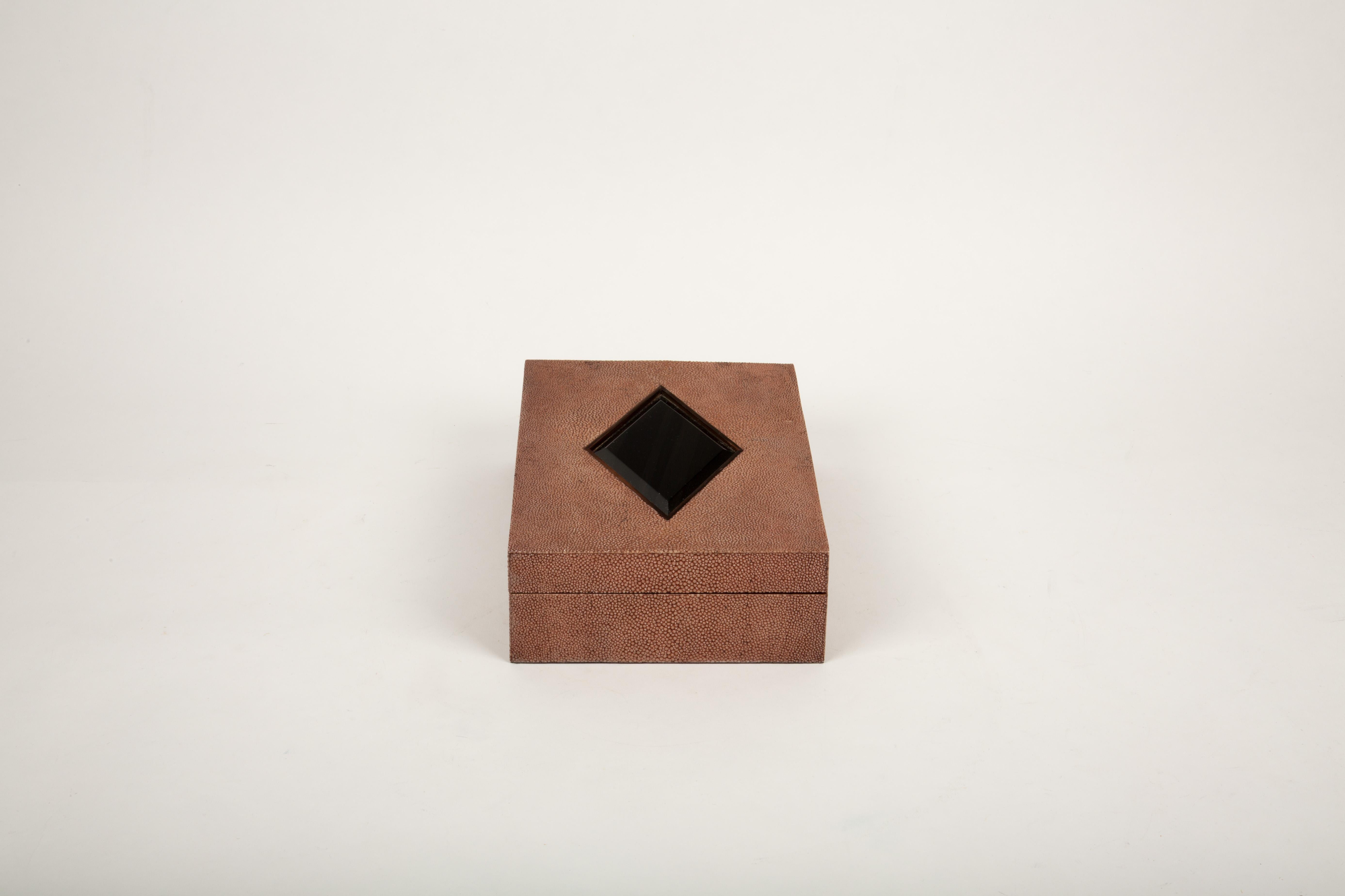 Timeless Treasure: Natural Shagreen & Glass Keepsake Box In New Condition For Sale In New York, NY