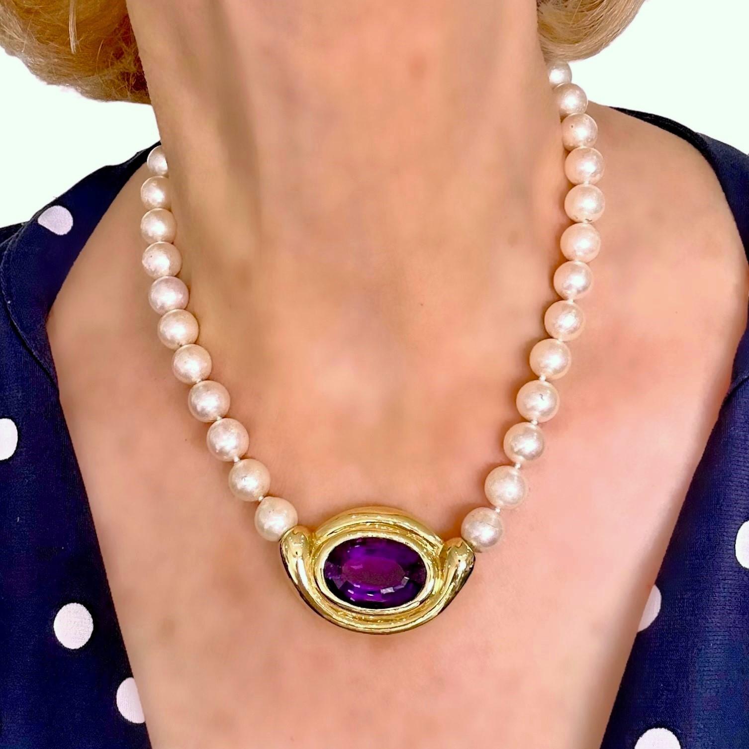 Timeless Vintage 18k Gold Modernist Necklace with Amethyst and Akoya Pearls For Sale 1