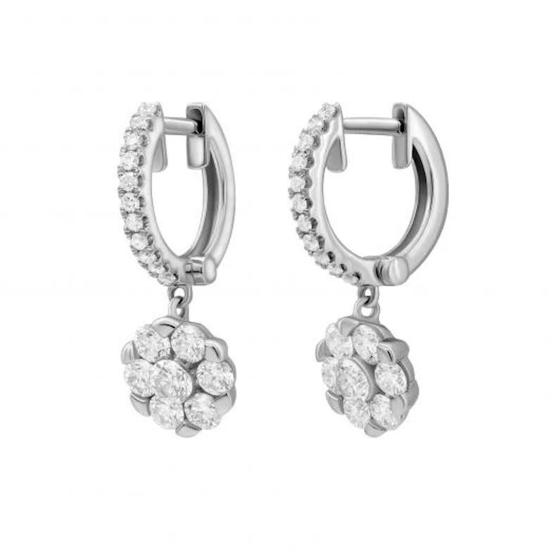 Timeless White Diamond White Gold Lever-Back Dangle Earrings In New Condition For Sale In Montreux, CH