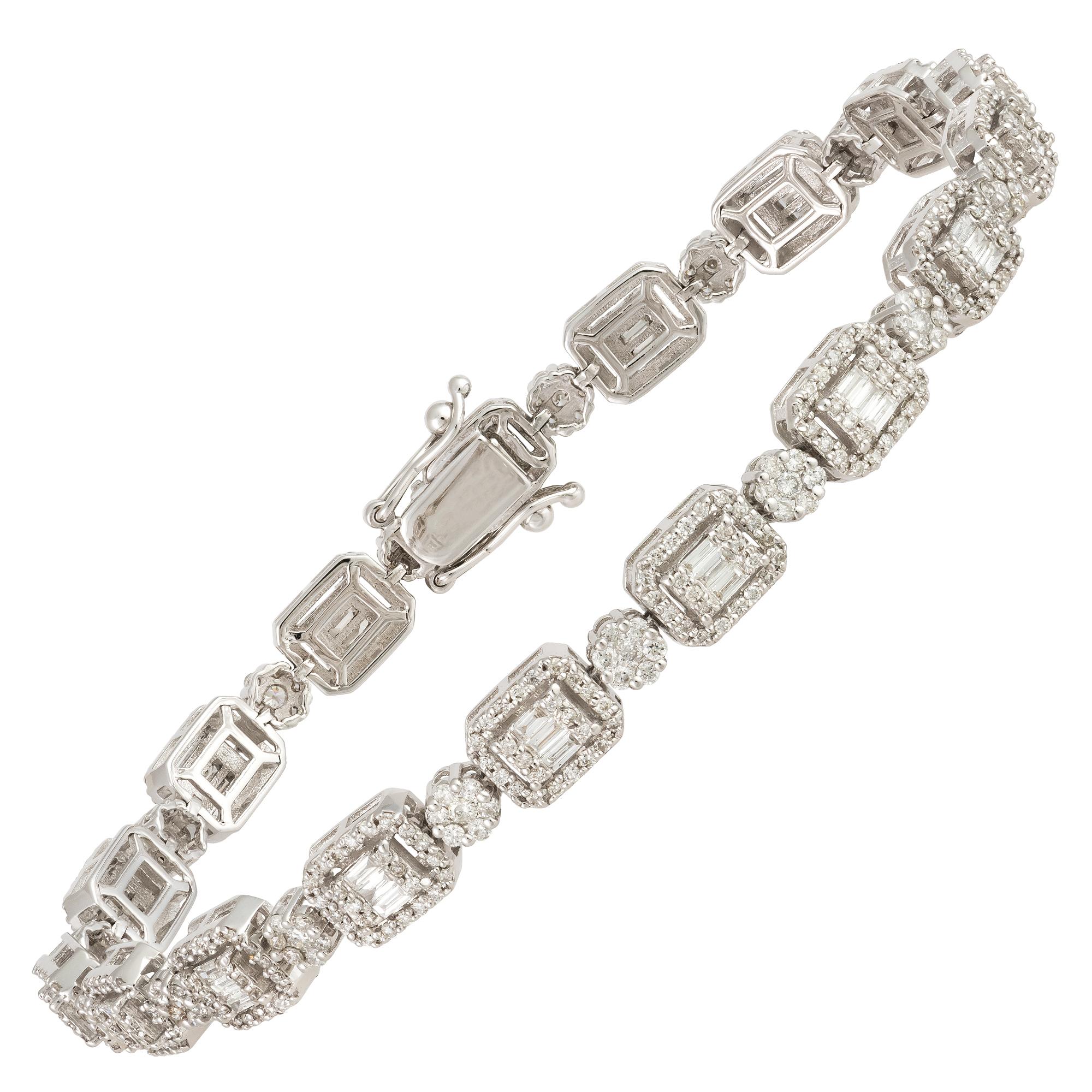 Women's Timeless White Gold 18K Bracelet Diamond for Her For Sale