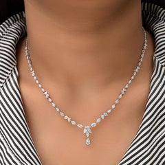 Zeitlose Weißgold Marquise & Pear Cut Diamant Jahrestag Halskette 18 Karat.