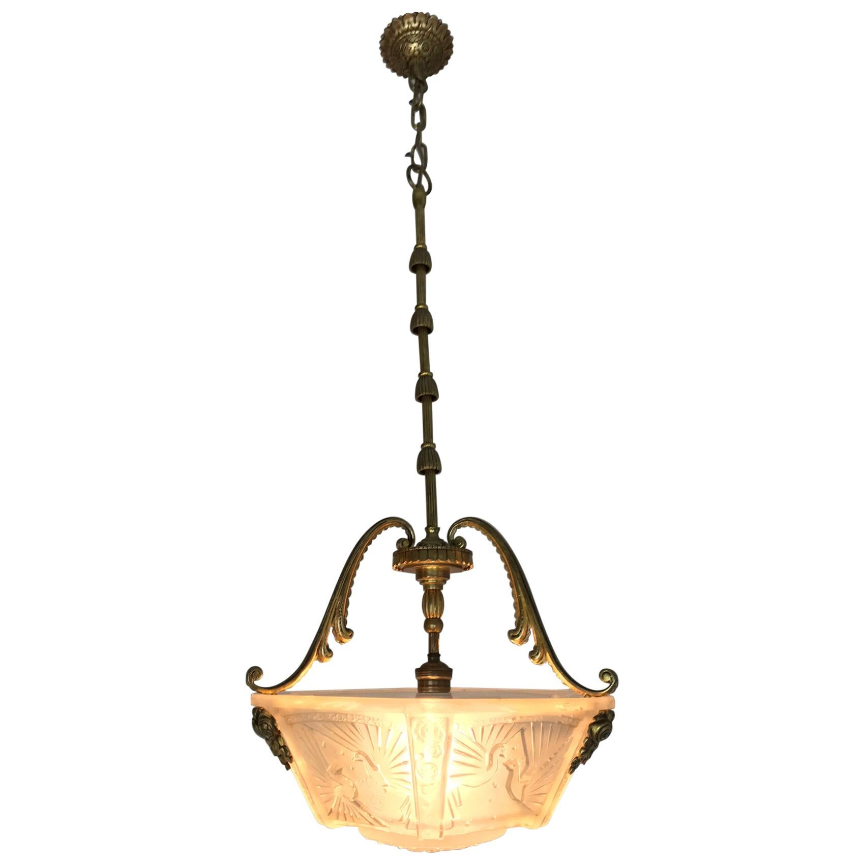 Lámpara colgante Art Déco de bronce dorado y cristal de Muller Frères Luneville Art Decó en venta