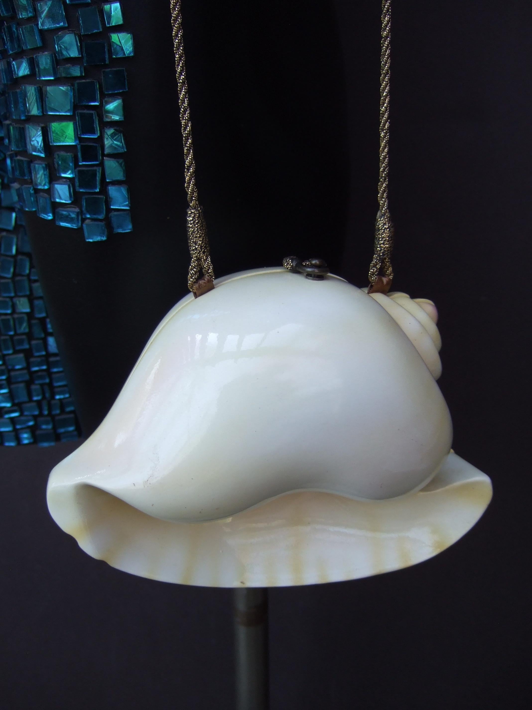 Timmy Woods Beverly Hills Wood & Enamel Artisan Sea Shell Shoulder Bag c 1980s In Good Condition In University City, MO