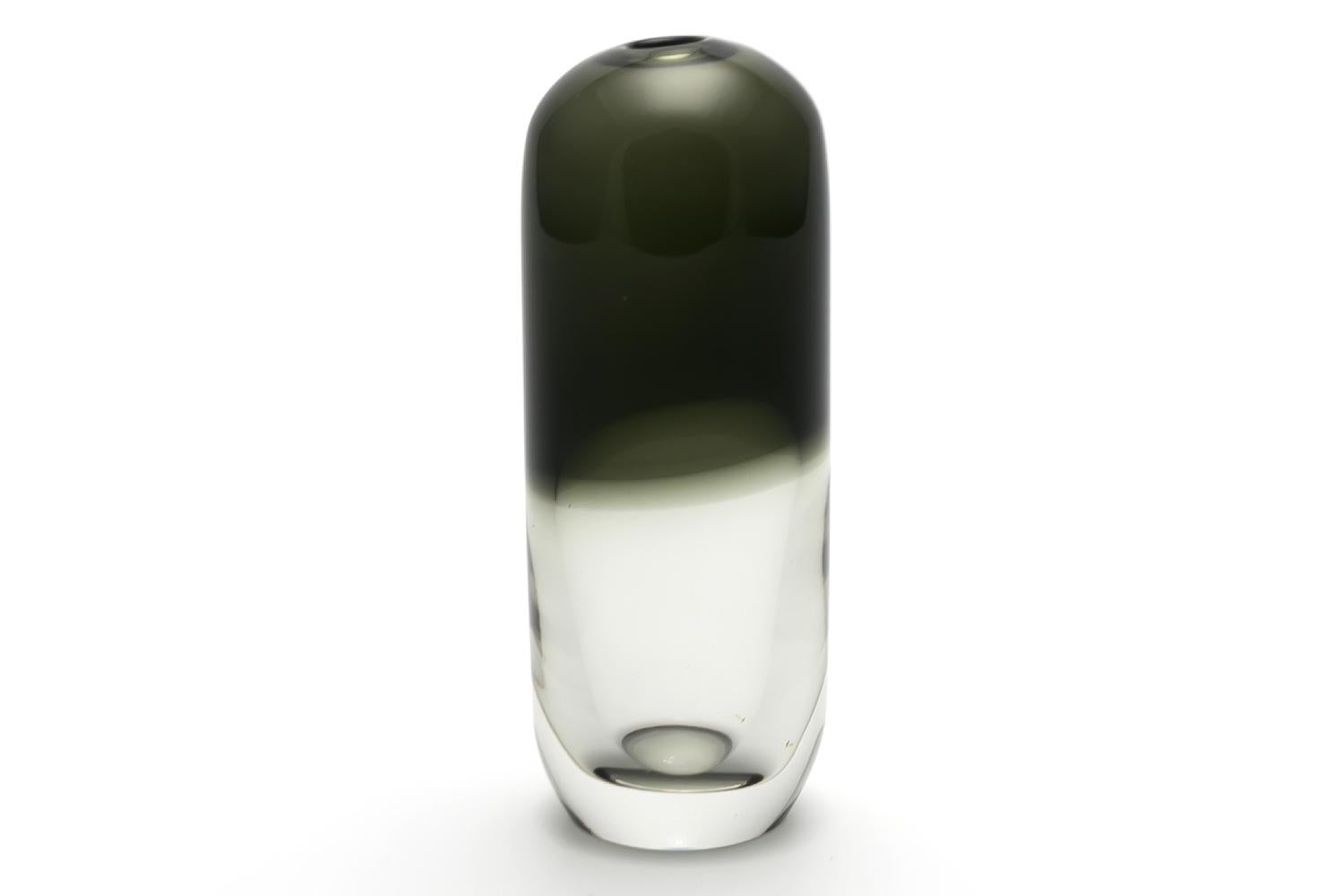 Timo Sarpaneva studied graphic design at the Central School of Arts and Crafts in Helsinki.
After graduating, he won second prize in the Riihimaen Lasi glass design competition in 1949 and was invited to join the company as a glass designer, but