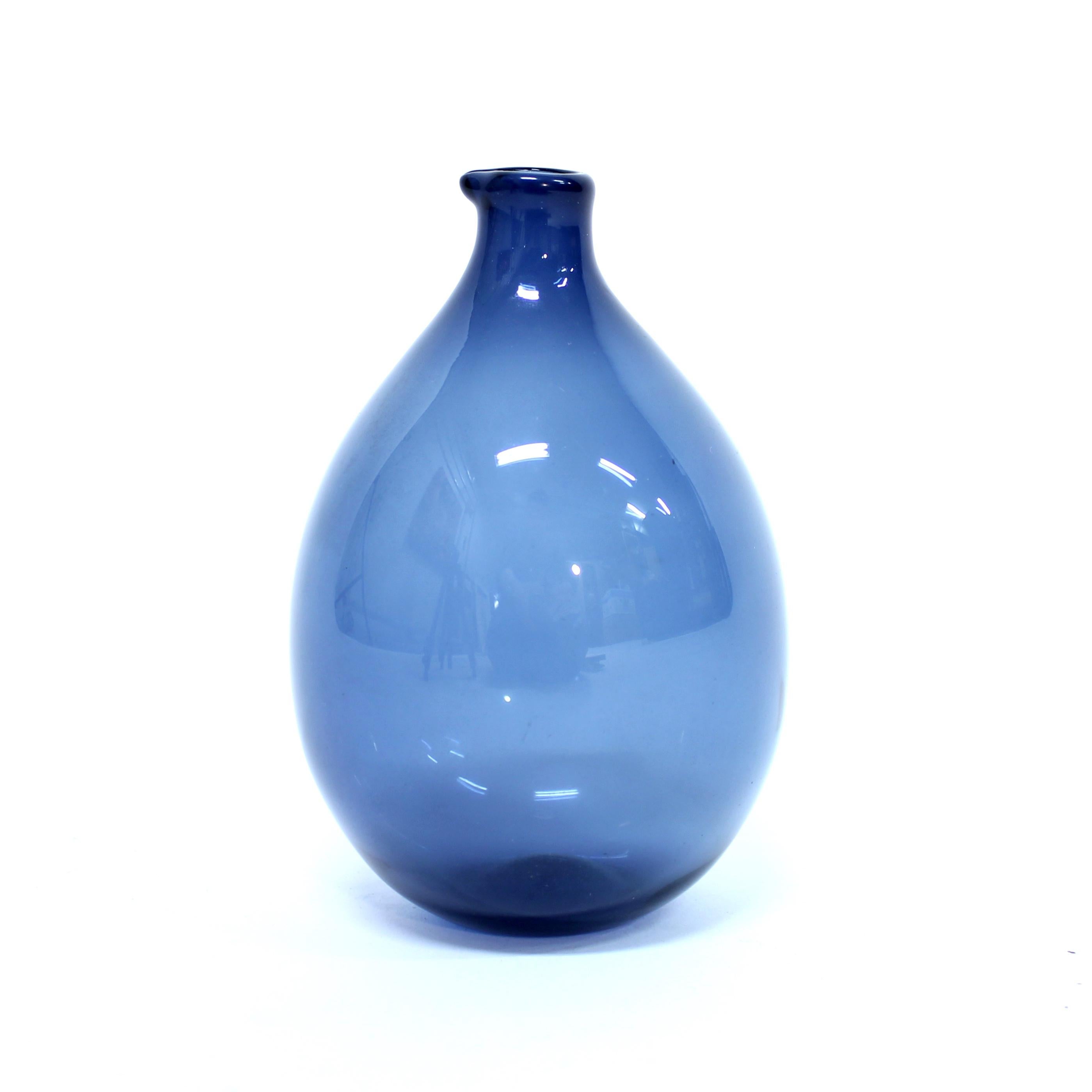The famous bird bottle by Finnish design icon Timo Sarpaneva for Ittala. The model was designed in 1956. This example is in the very desirable blue colour. Very good  vintage condition with very light ware consistent with age and use.