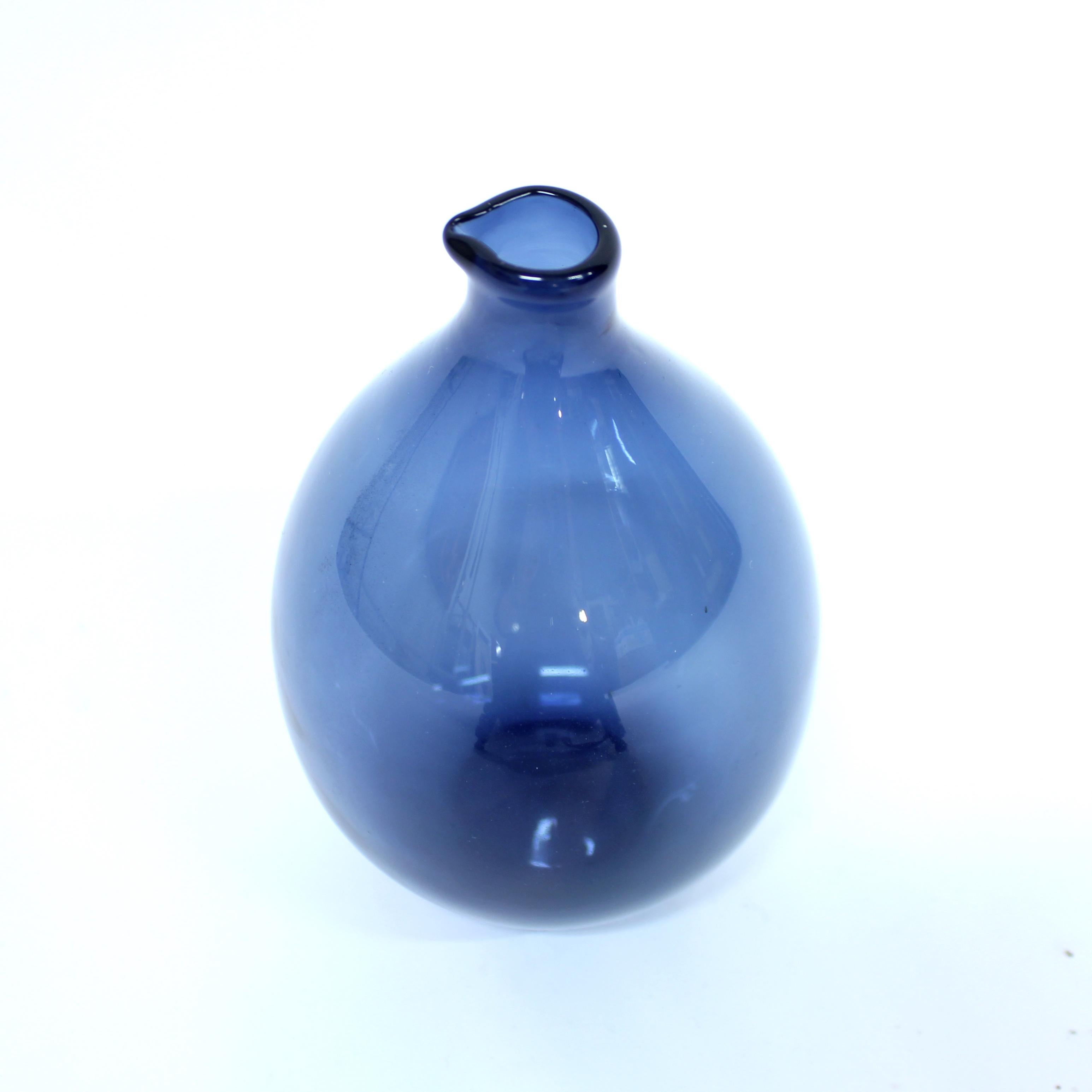 Timo Sarpaneva, blue Bird Bottle, Ittala, 1950s In Good Condition For Sale In Uppsala, SE