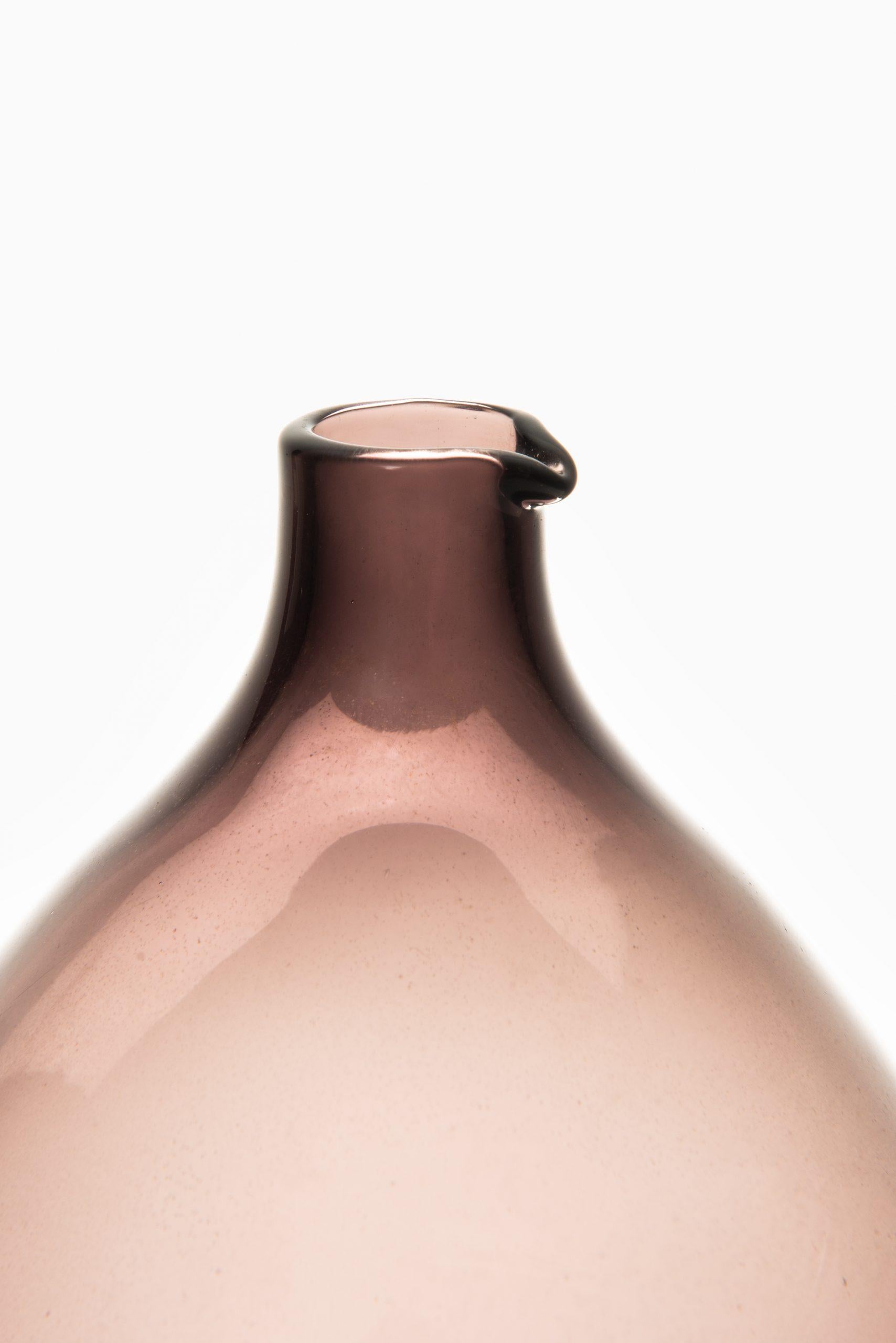 Glass bottle / vase model Pullo / Bird vase designed by Timo Sarpaneva. Produced by Iittala in Finland. 