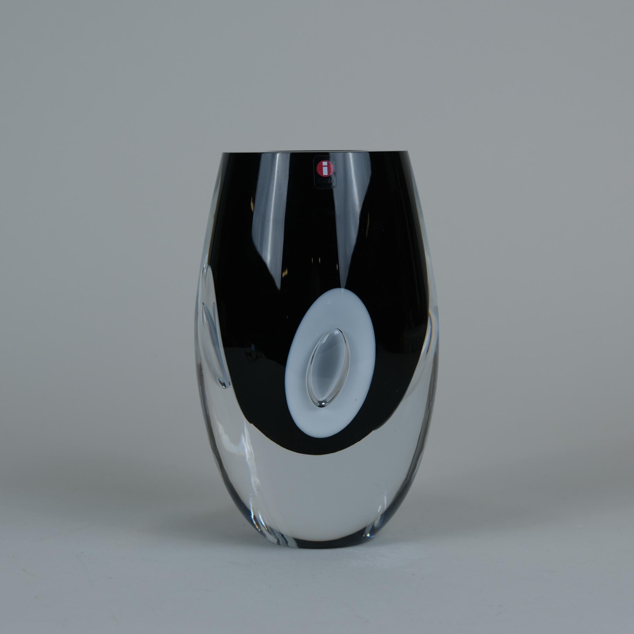 Scandinavo moderno Timo Sarpaneva Claritas Art Glass Objects in bianco e nero, Iittala 2005 in vendita