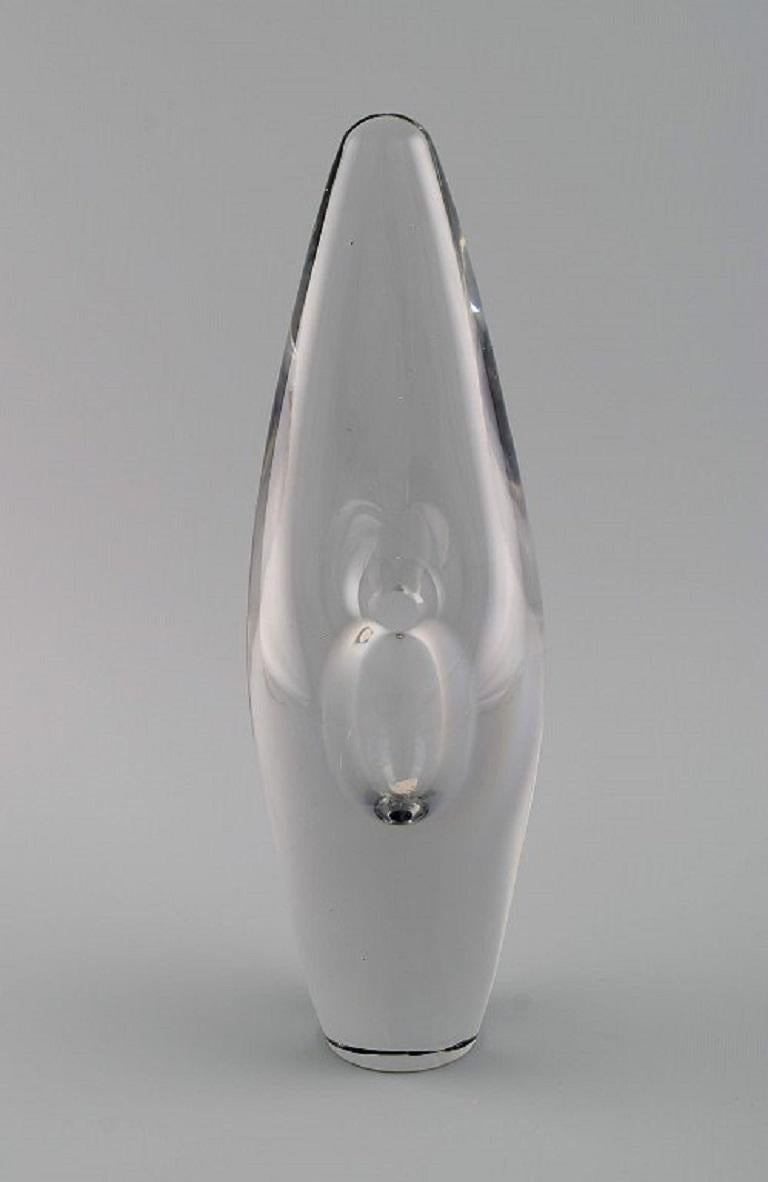 Timo Sarpaneva for Iittala. 
Organically shaped Orkidea vase in mouth-blown art glass. 
Finnish design, 1960s.
Measures: 26.5 x 8.5 cm.
In excellent condition.
Signed.