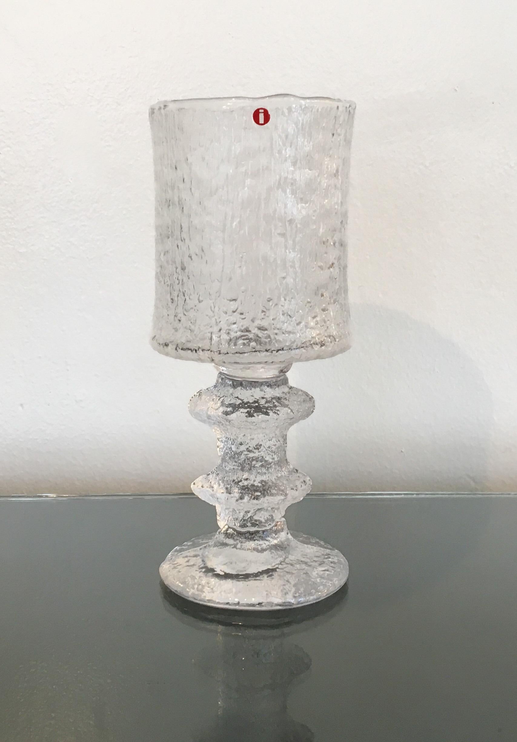 Ein sehr glamouröses Service für ein Six-Getränkeset von Timo Sarpaneva für Iittala.
Es ist sehr selten, dass man ein derartig zusammengesetztes Loch findet. Die meisten haben Iittala-Anhänger oder sind mit TS gekennzeichnet. 
Vielleicht haben wir