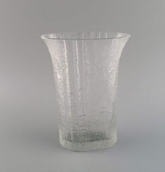 Timo Sarpaneva for Iittala. Vase in clear mouth blown art glass. Finnish design