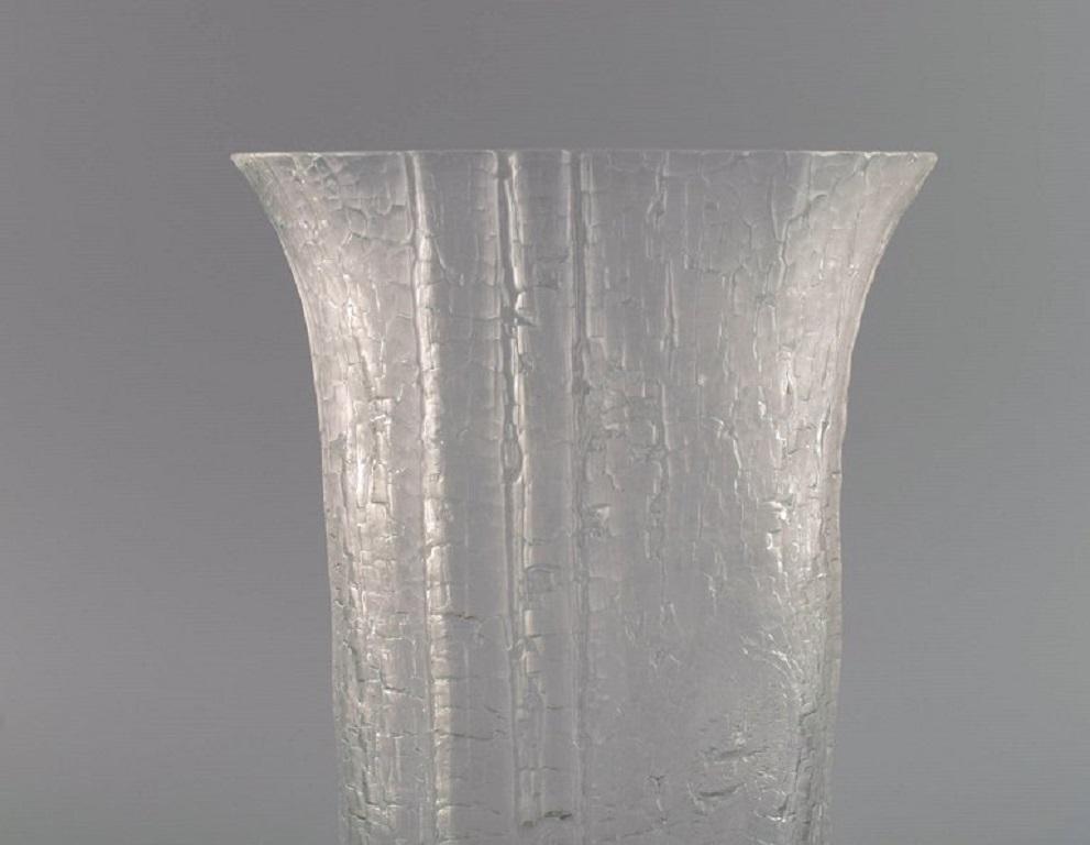 Finlandais Timo Sarpaneva pour Iittala. Vase en verre d'art soufflé à la bouche transparent. Design finlandais en vente