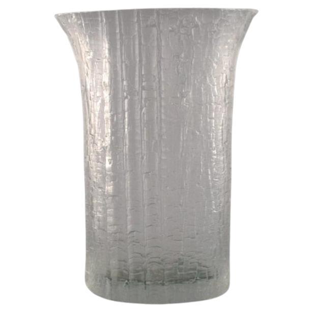 Timo Sarpaneva pour Iittala. Vase en verre d'art soufflé à la bouche transparent. Design finlandais