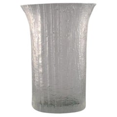Timo Sarpaneva for Iittala. Vase in clear mouth blown art glass. Finnish design