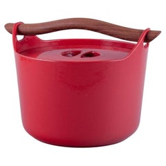 Vintage Timo Sarpaneva for Rosenlew, Finland. Cast iron pot in red enamel, 1960s/70s