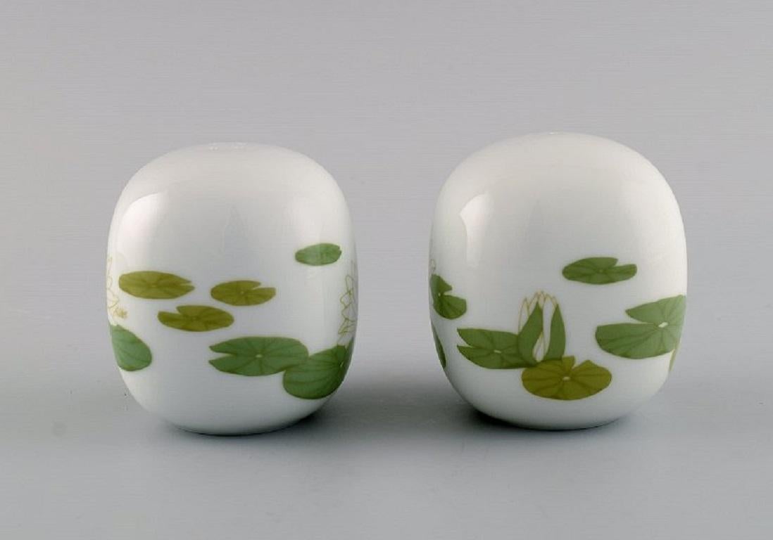 Timo Sarpaneva for Rosenthal. 
Rare salt / pepper set in porcelain decorated with water lilies. 1970s / 80s.
Measures: 8 x 6.5 cm.
In excellent condition.
Stamped.