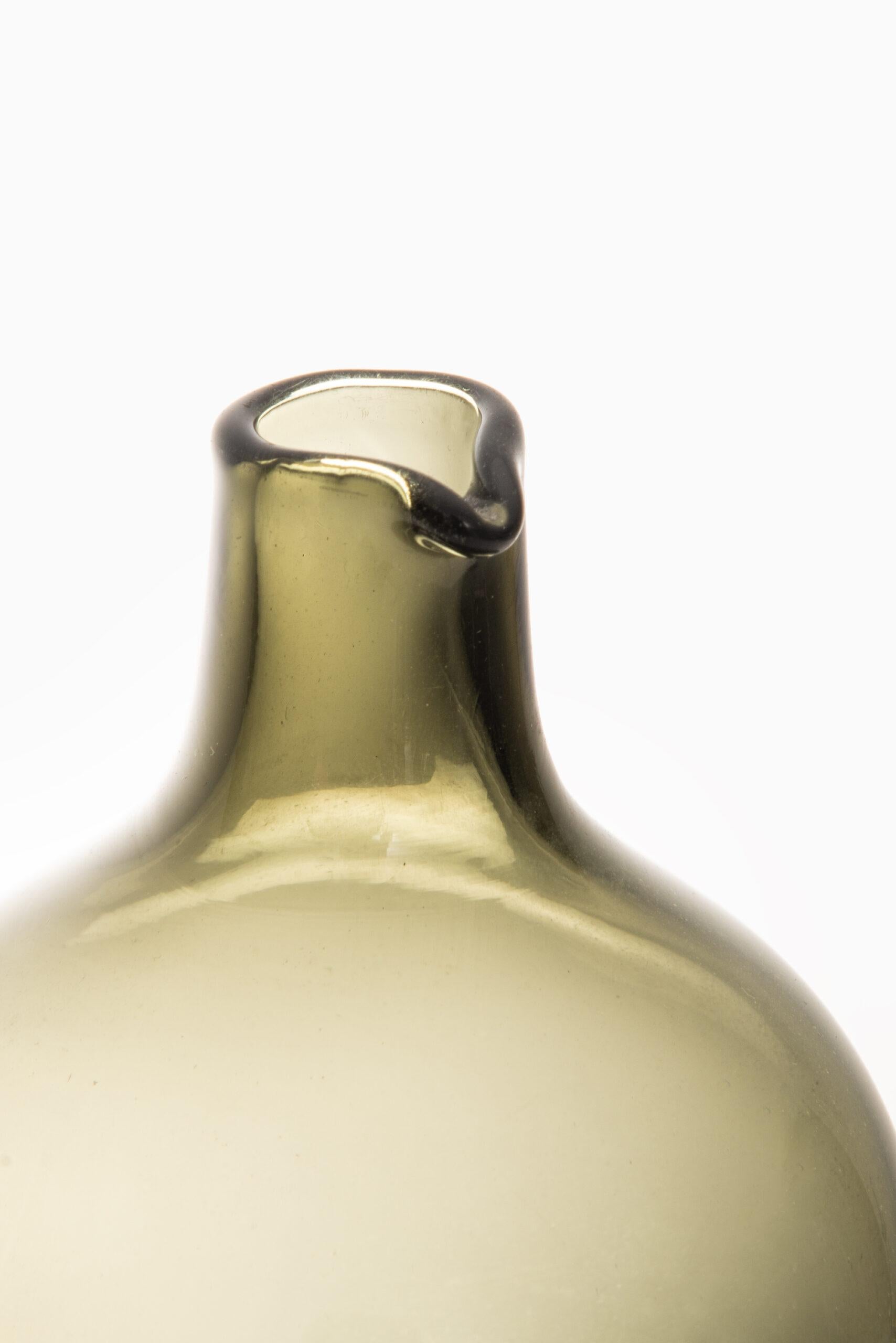 Scandinavo moderno Bottiglia / Vaso in vetro Timo Sarpaneva Modello Pullo / Uccello di Iittala in Finlandia in vendita