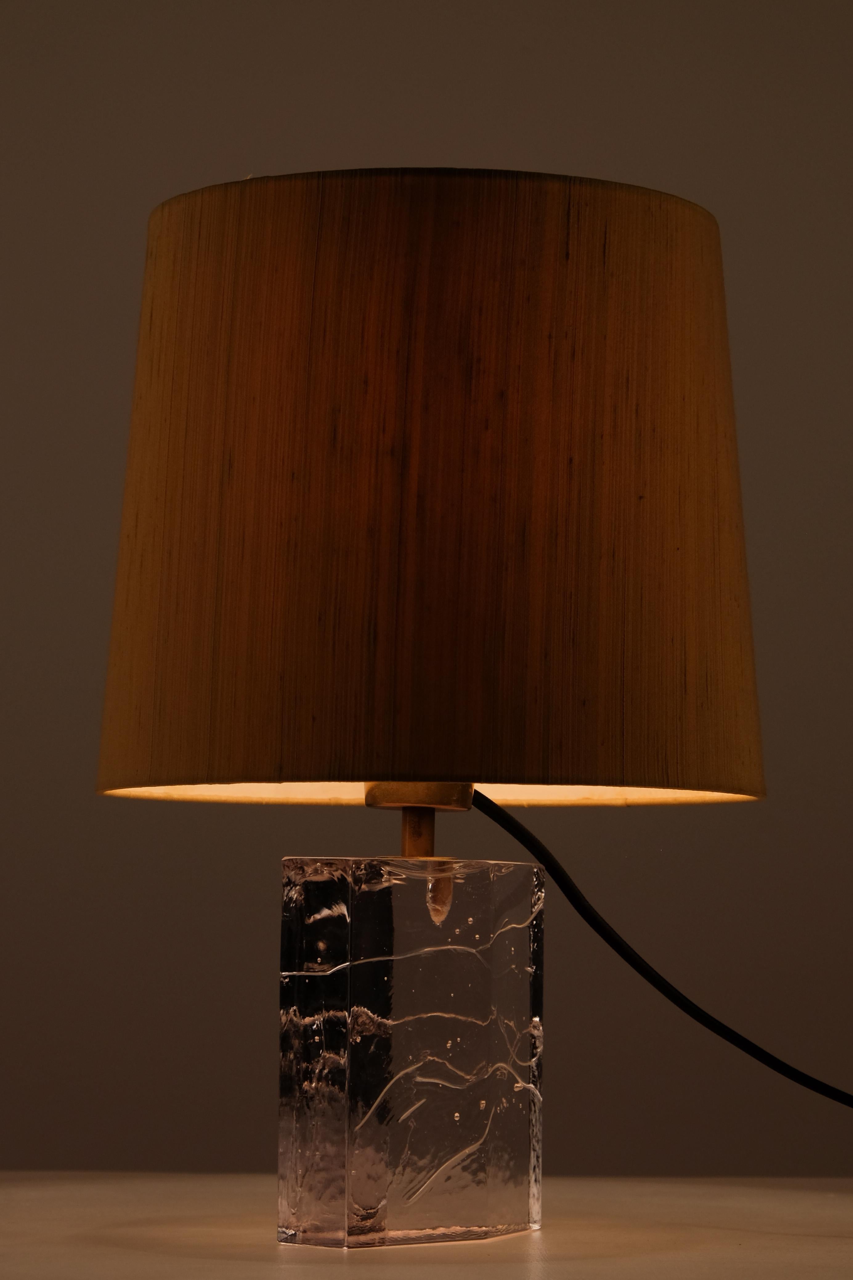 Laiton Lampe de bureau en verre Timo Sarpaneva, Finlande, années 1960 en vente