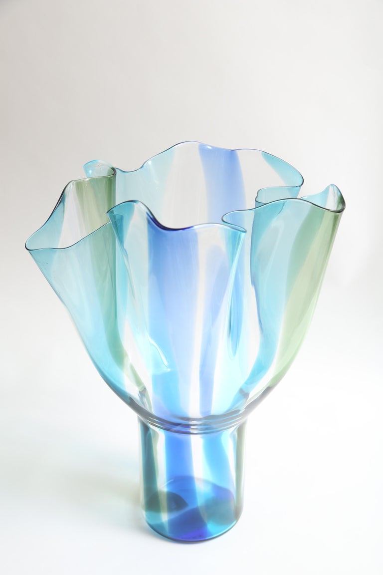 Kukinto translates to the English botany.
A vibrant fasce floral form hand blown at Venini.
This is the largest example, signed and dated 1994.