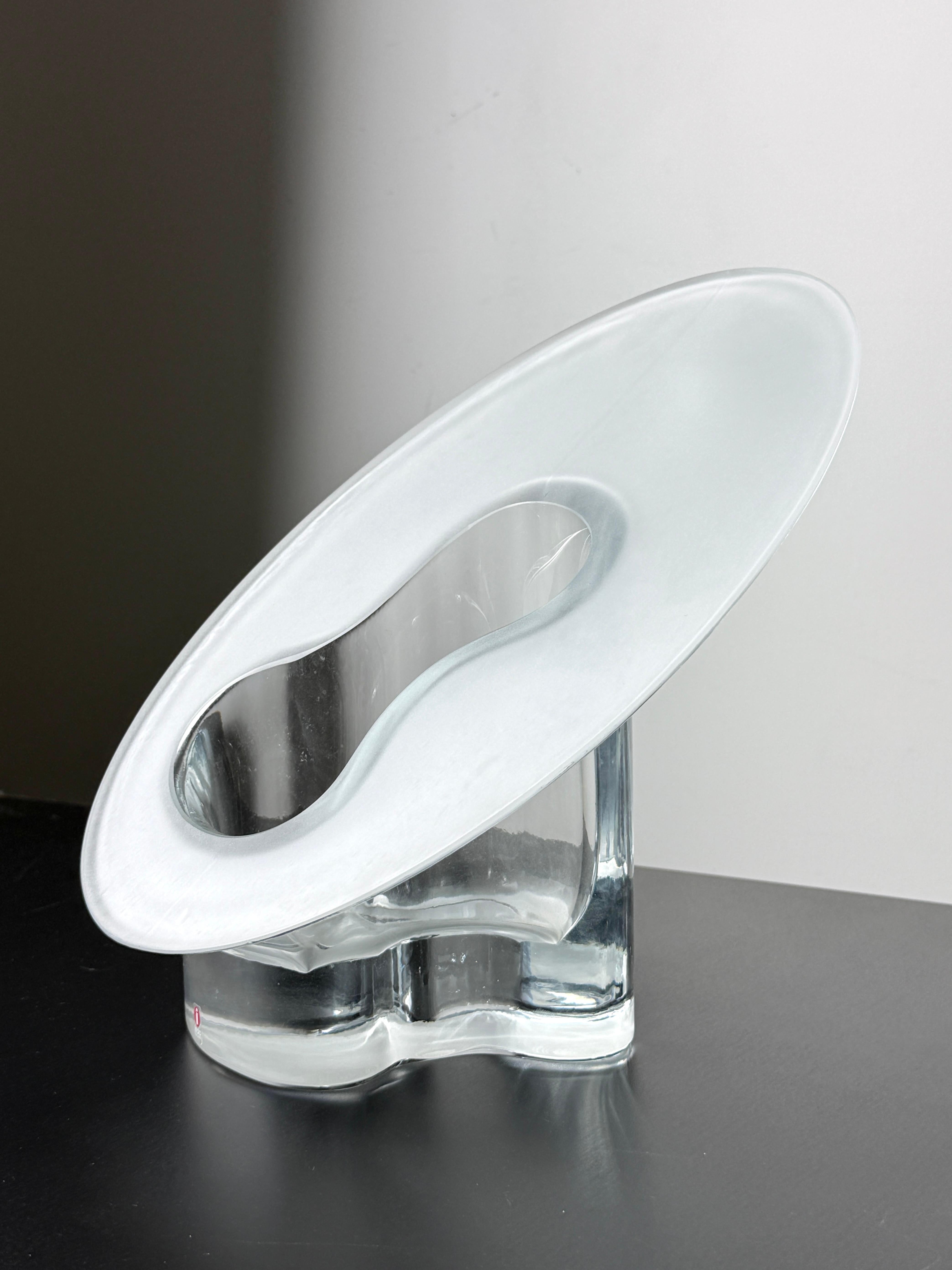 Timo Sarpaneva Large Sculptural Glass Vase Marcel Iittala Finland 20th Century In condizioni buone in vendita a Troy, MI