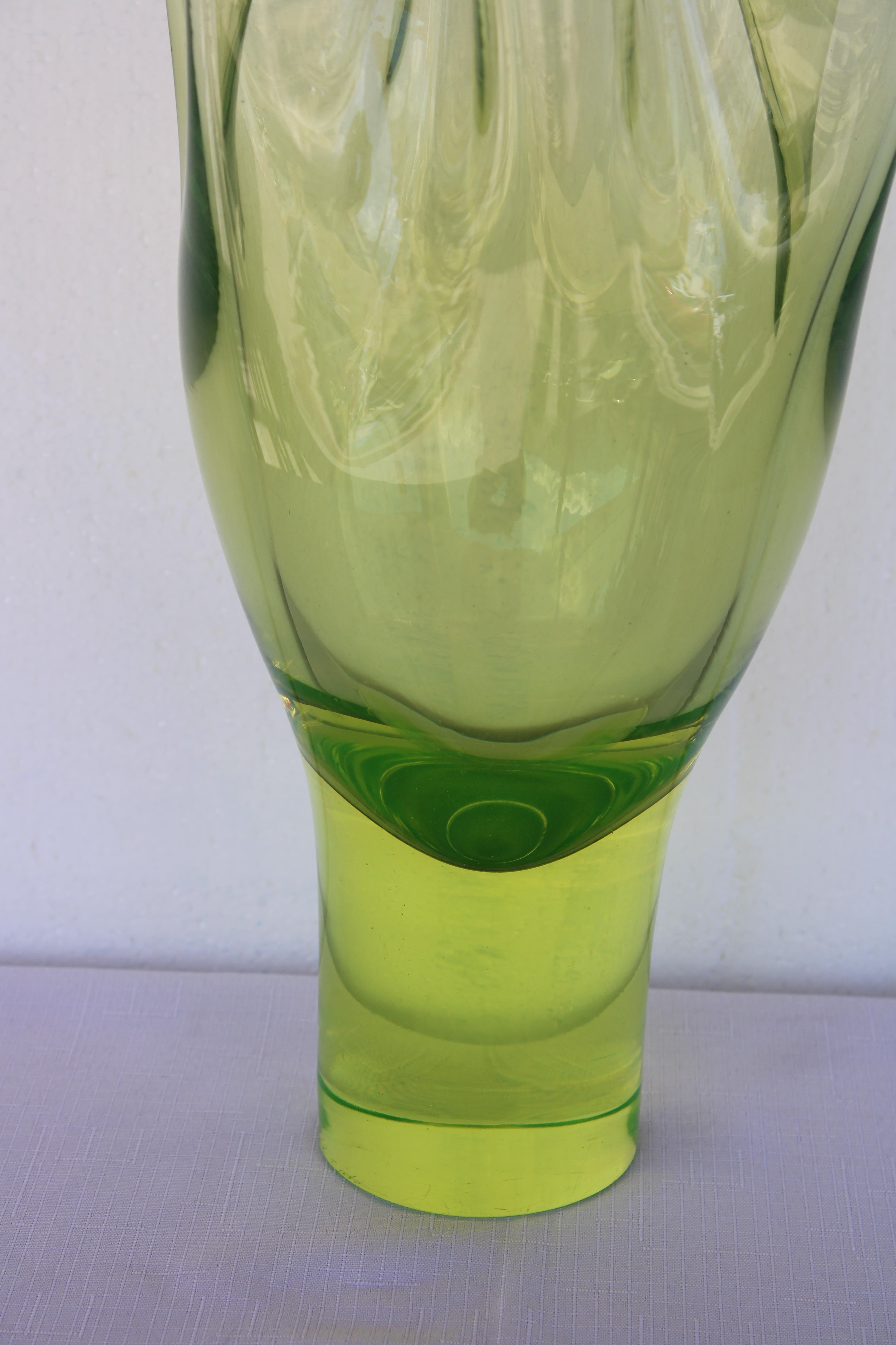 Timo Sarpaneva Vase (Chartreuse) für Venini (Italienisch) im Angebot