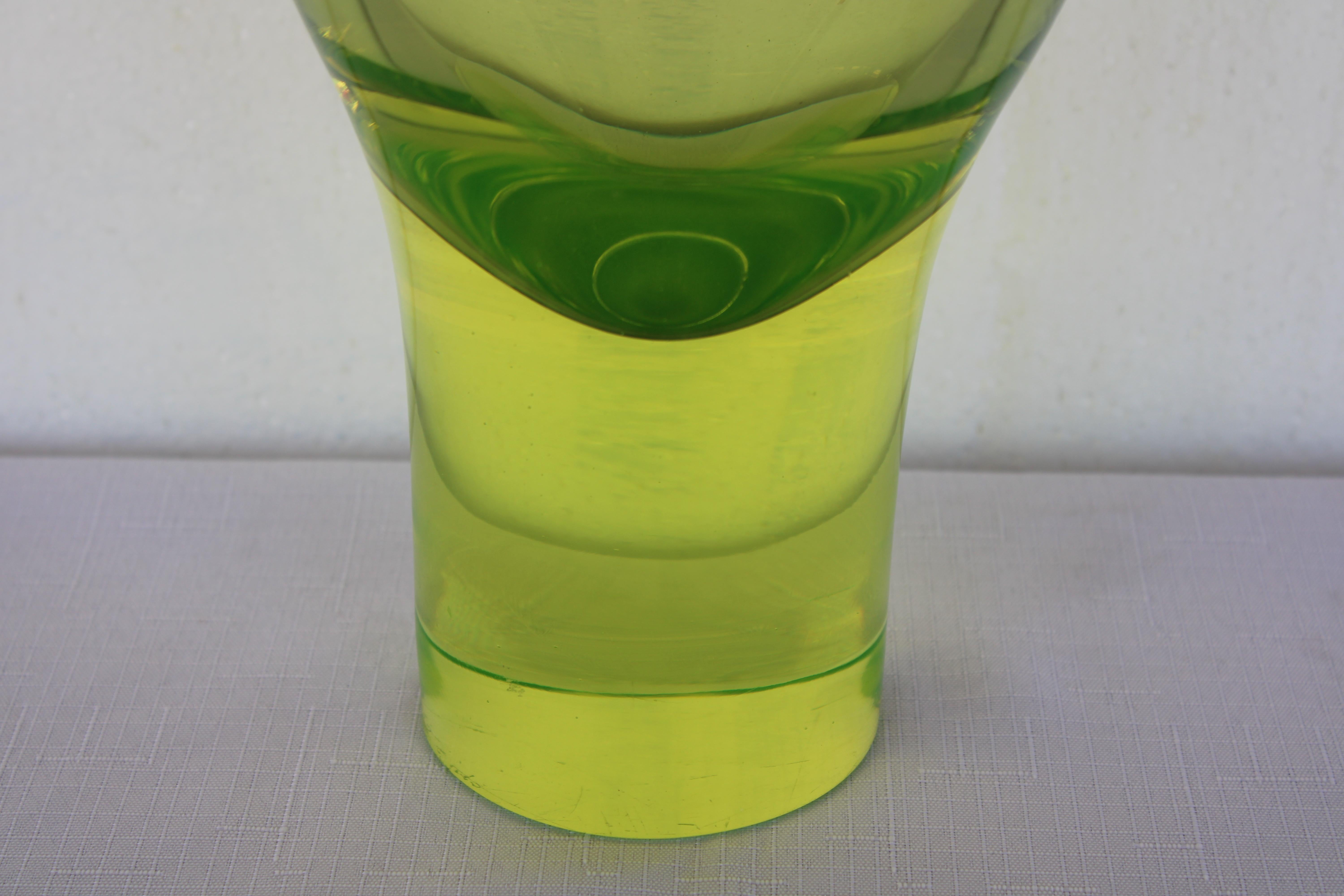 Timo Sarpaneva Vase (Chartreuse) für Venini im Zustand „Gut“ im Angebot in Palm Springs, CA