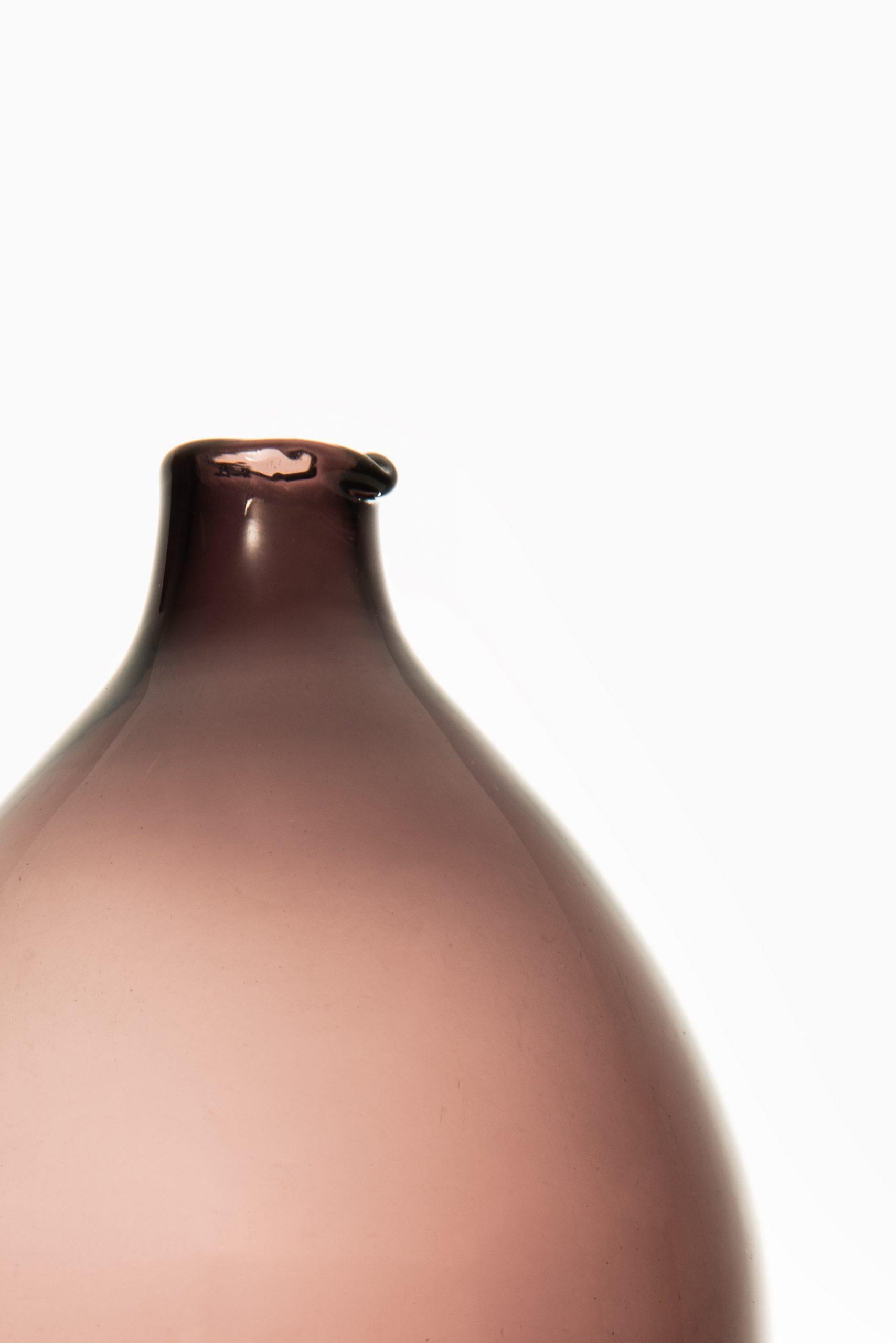 Scandinavo moderno Bottiglia / Vaso di vetro Timo Sarpeneva Modello Pullo / Vaso per uccelli di Iittala in Finlandia in vendita