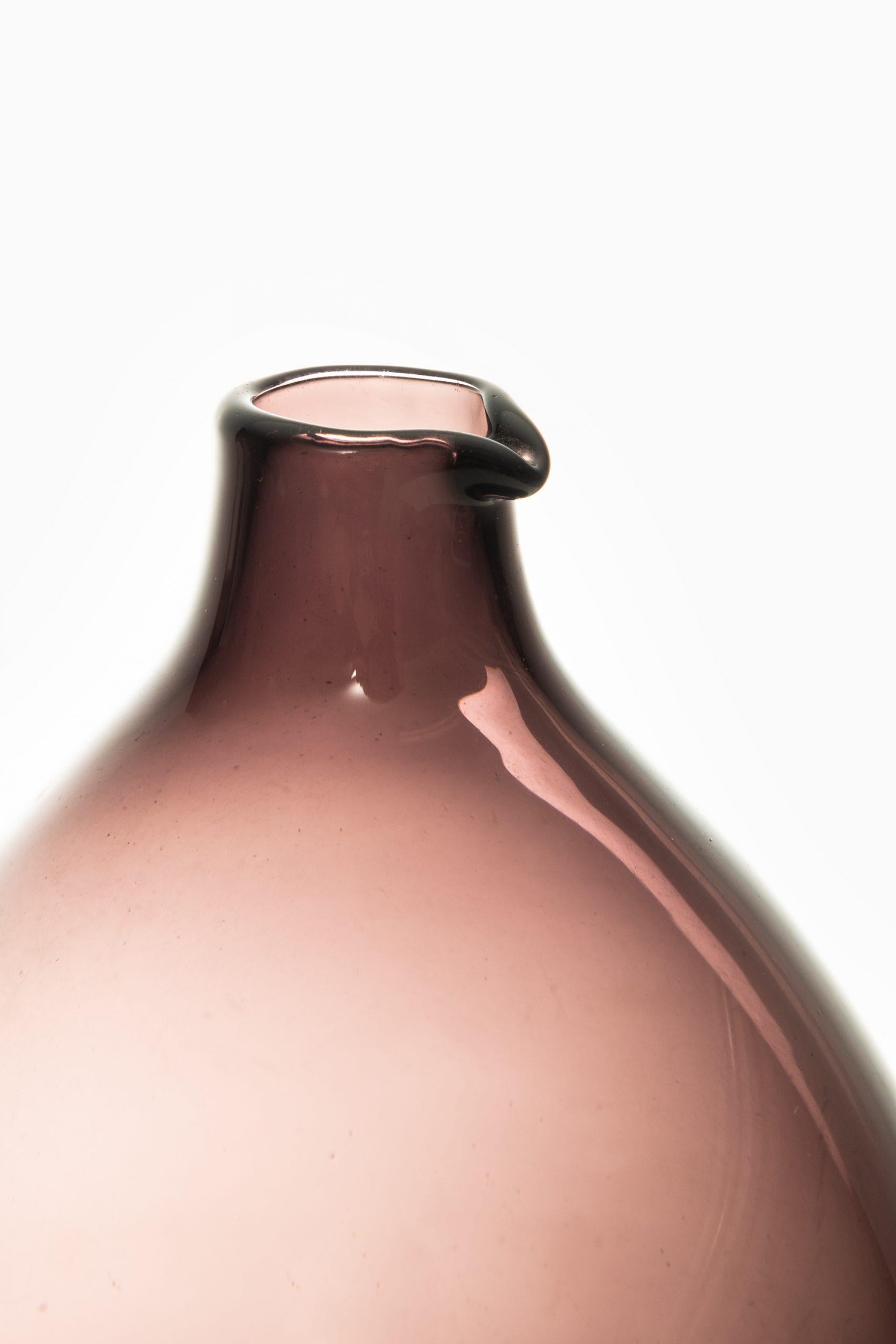 Scandinavian Modern Timo Sarpeneva Glass Bottle / Vase Model Pullo / Bird Vase by Iittala in Finland For Sale