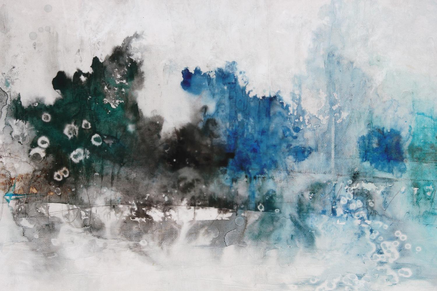 Blau und lila getönte skurrile abstrakte Landschaft eines Sees  im Angebot 3