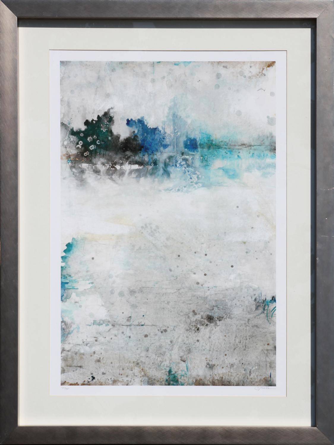 Timothy O’ Toole  Abstract Print – Blau und lila getönte skurrile abstrakte Landschaft eines Sees 