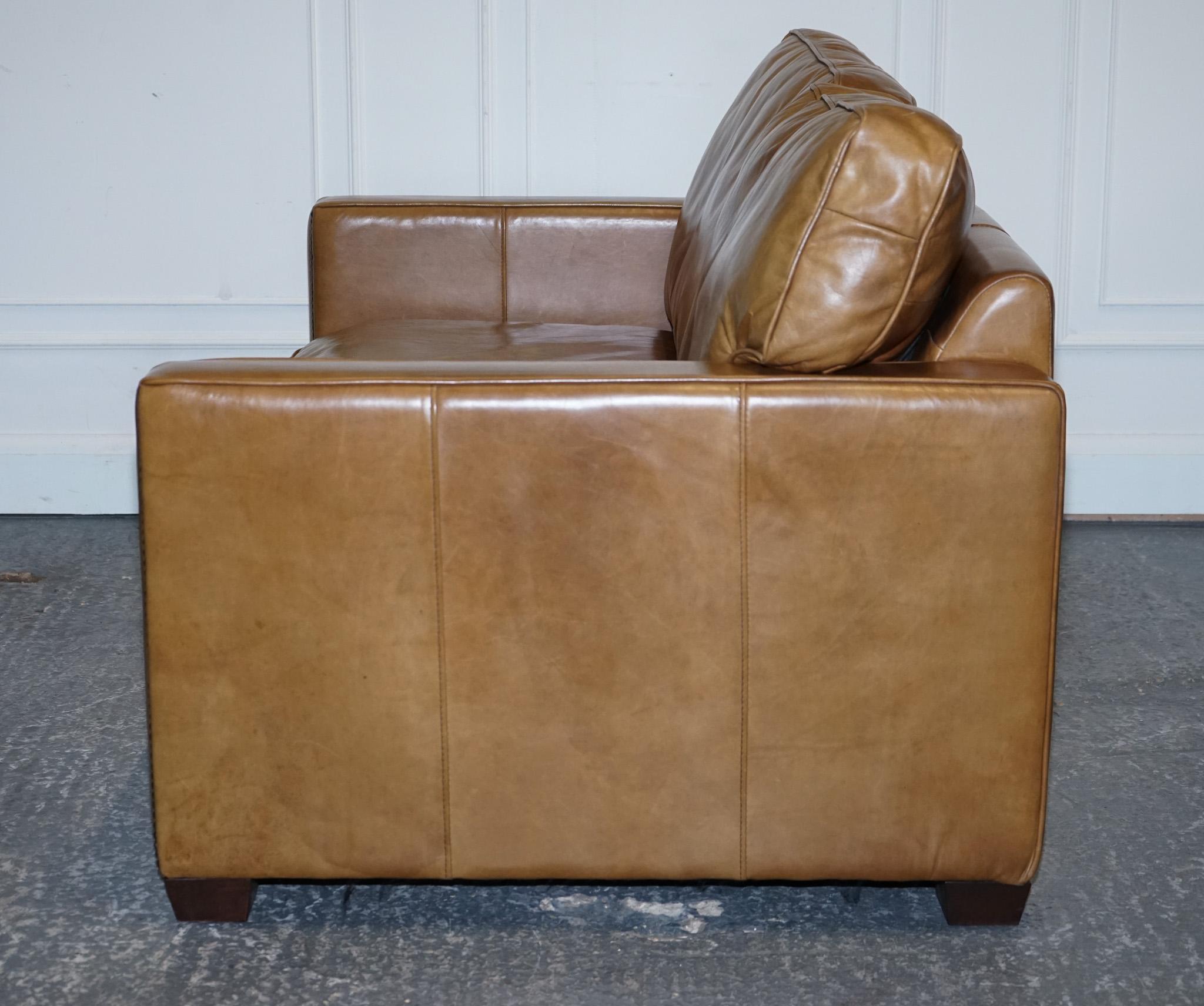 SOFA TIMOTHY OULTON HALO TWO SEATER ViSCOUNT TAN LEATHER SOFA (1/2) en vente 3
