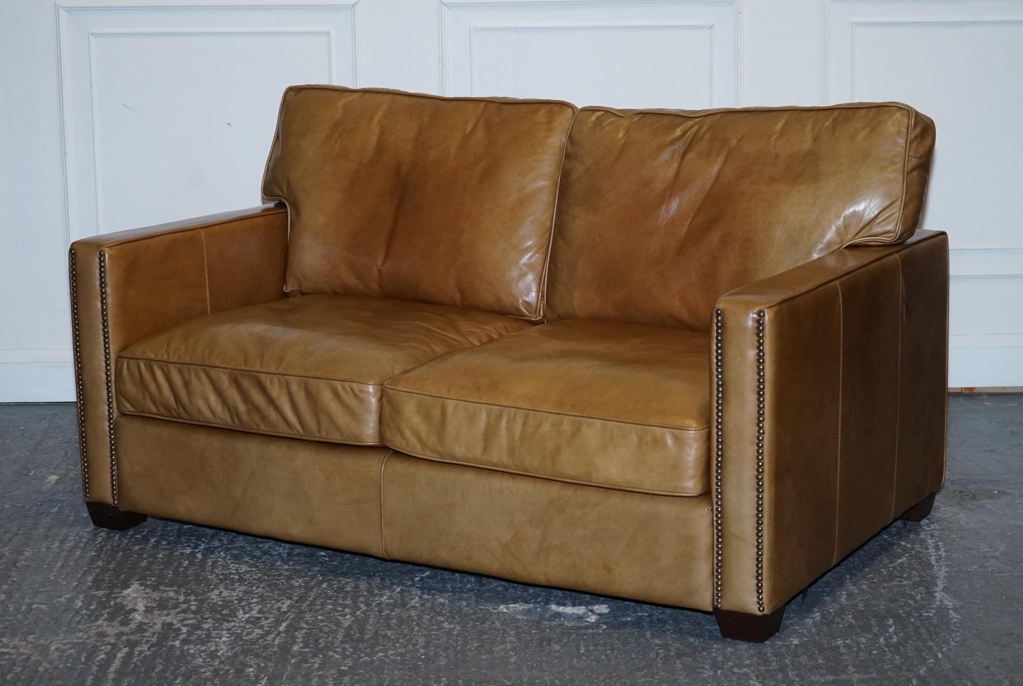 Britannique SOFA TIMOTHY OULTON HALO TWO SEATER ViSCOUNT TAN LEATHER SOFA (1/2) en vente