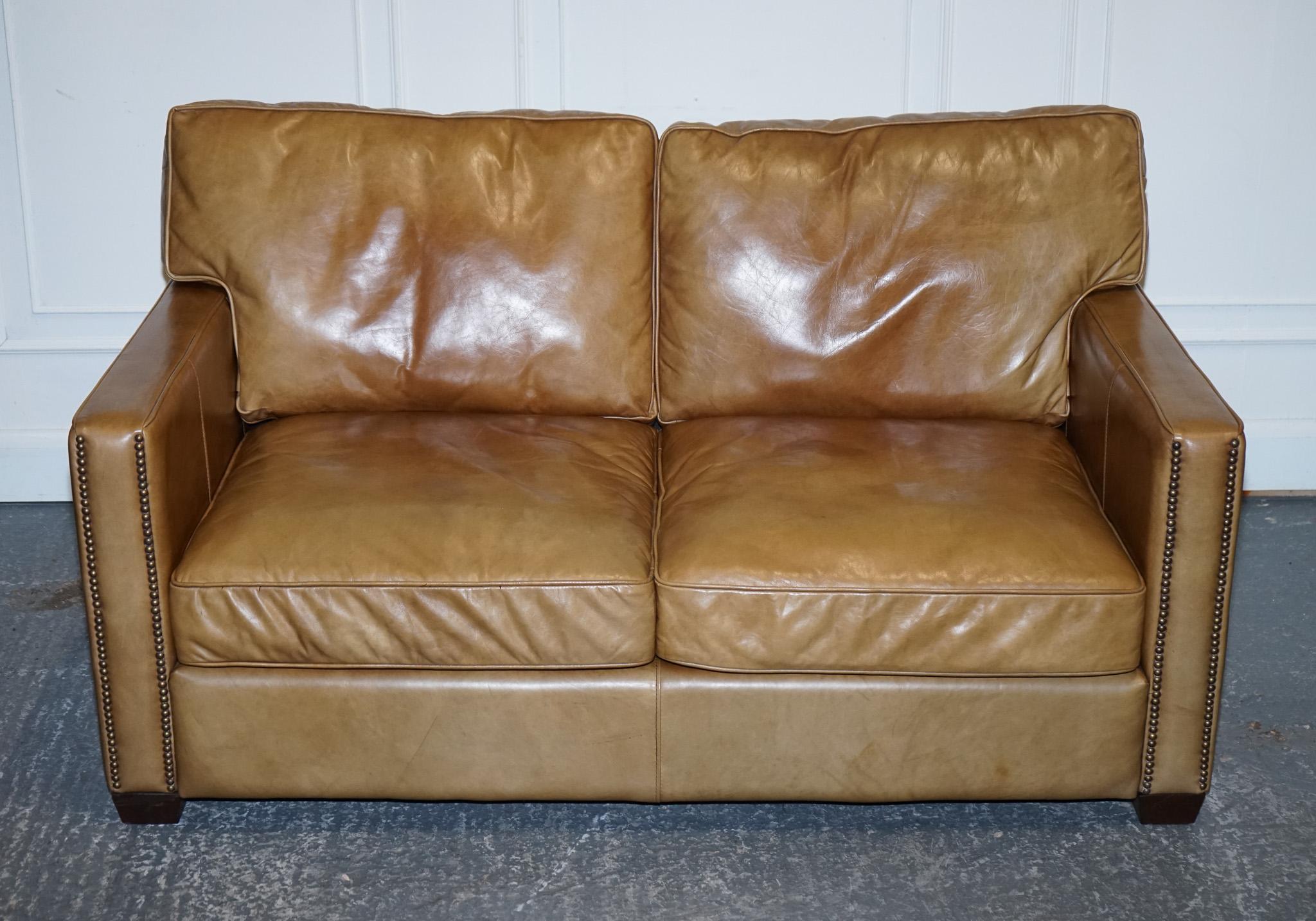 Fait main SOFA TIMOTHY OULTON HALO TWO SEATER ViSCOUNT TAN LEATHER SOFA (1/2) en vente