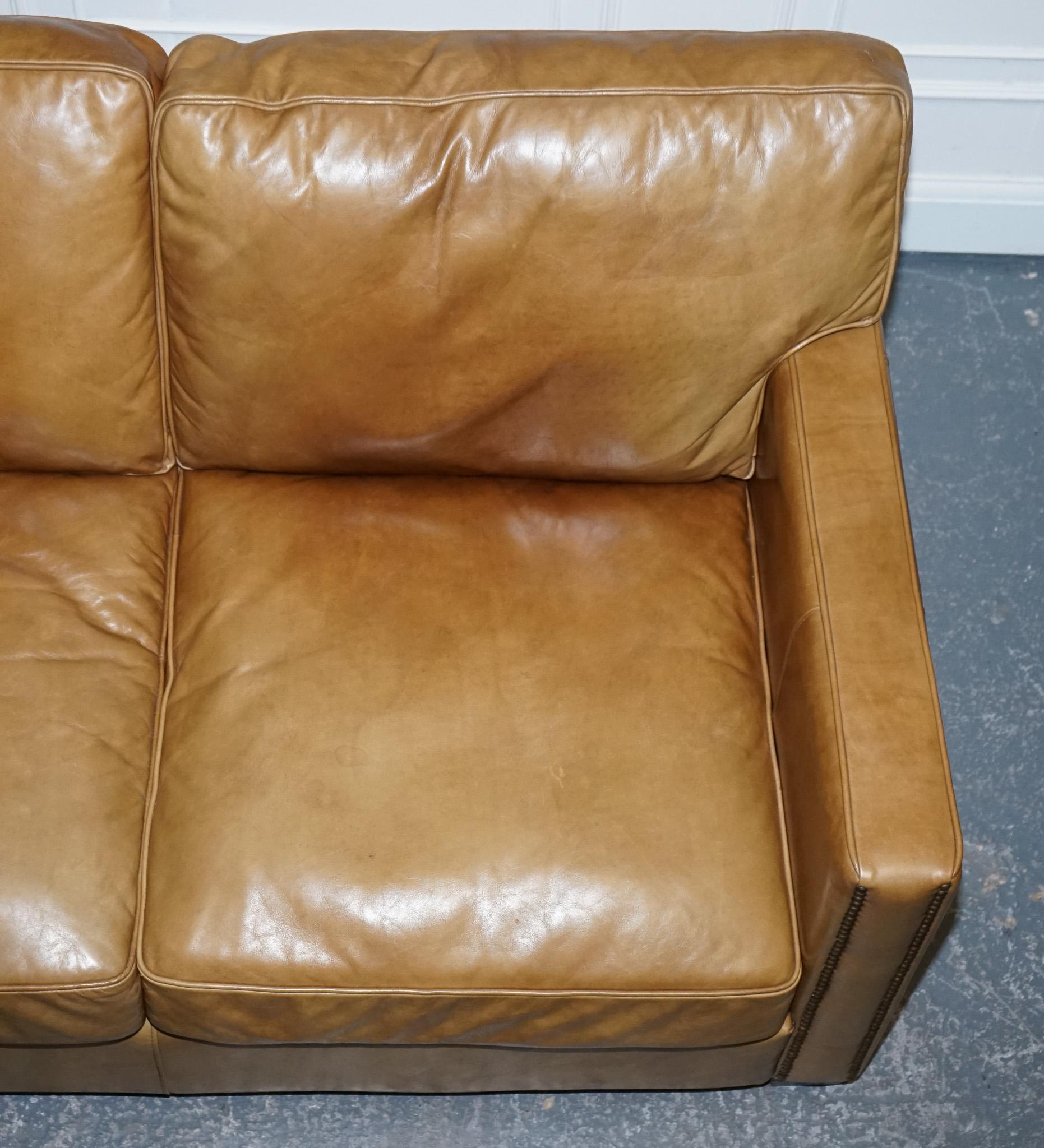 SOFA TIMOTHY OULTON HALO TWO SEATER ViSCOUNT TAN LEATHER SOFA (1/2) en vente 2