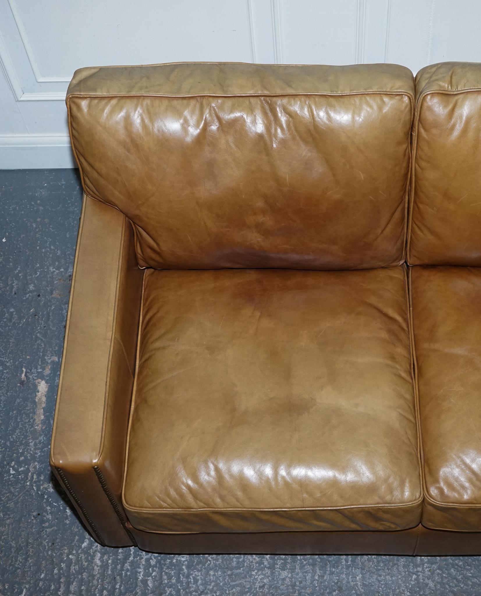 20ième siècle SOFA TIMOTHY OULTON HALO TWO SEATER ViSCOUNT TAN LEATHER SOFA (2/2) en vente