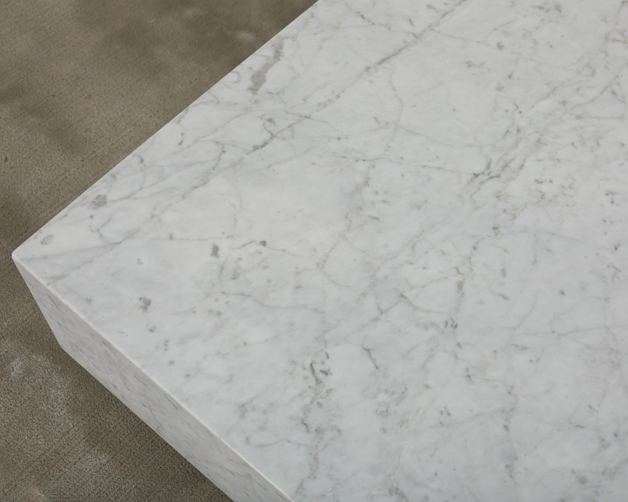 Timothy Oulton Tavolo da Cocktail Monumentale Galleggiante in Marmo di Carrara in vendita 5