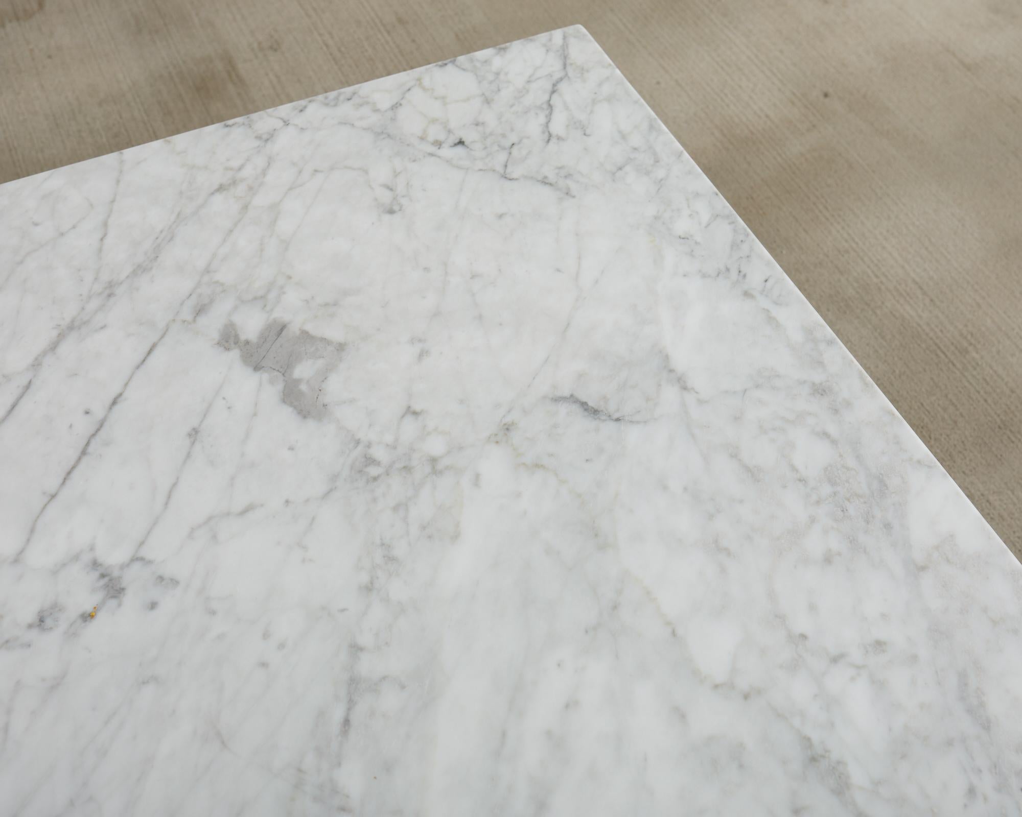 Timothy Oulton Tavolo da Cocktail Monumentale Galleggiante in Marmo di Carrara in vendita 7
