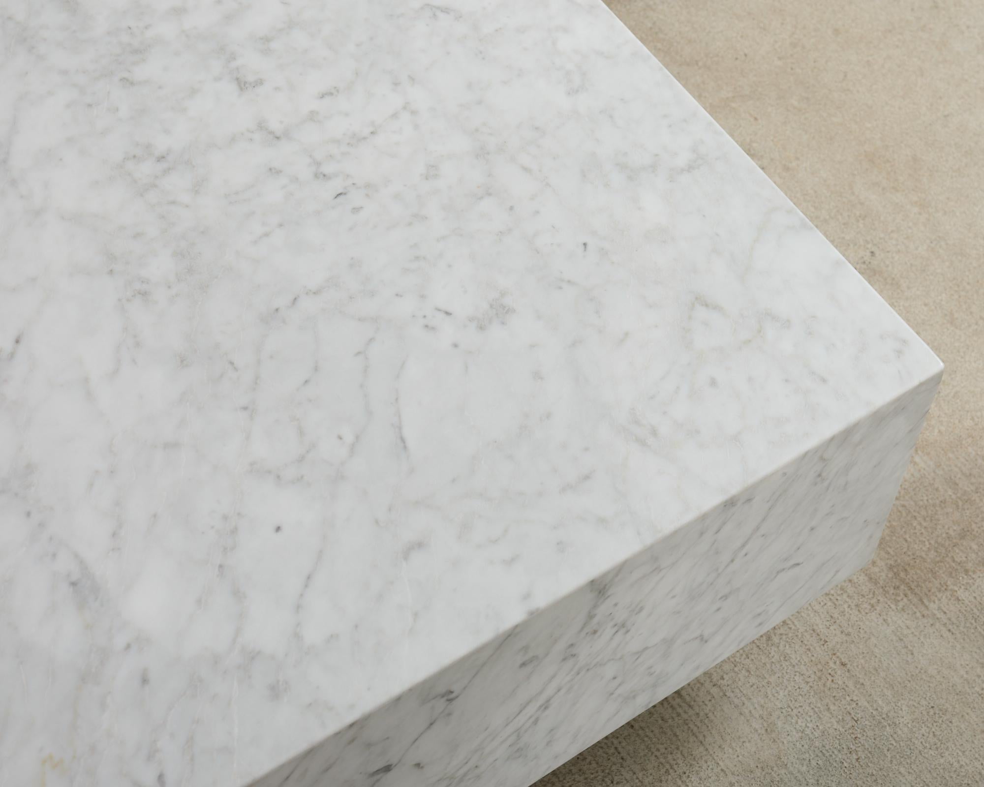 Timothy Oulton Tavolo da Cocktail Monumentale Galleggiante in Marmo di Carrara in vendita 8